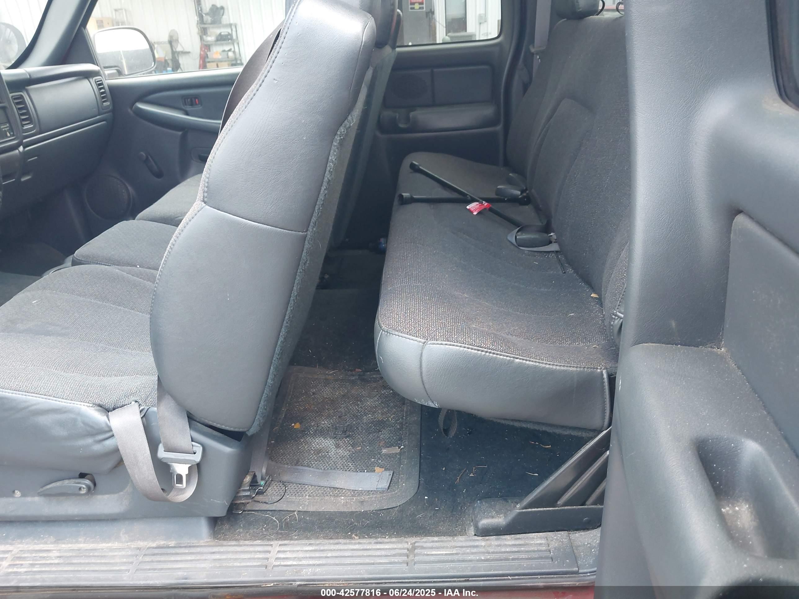 CHEVROLET SILVERADO image 8