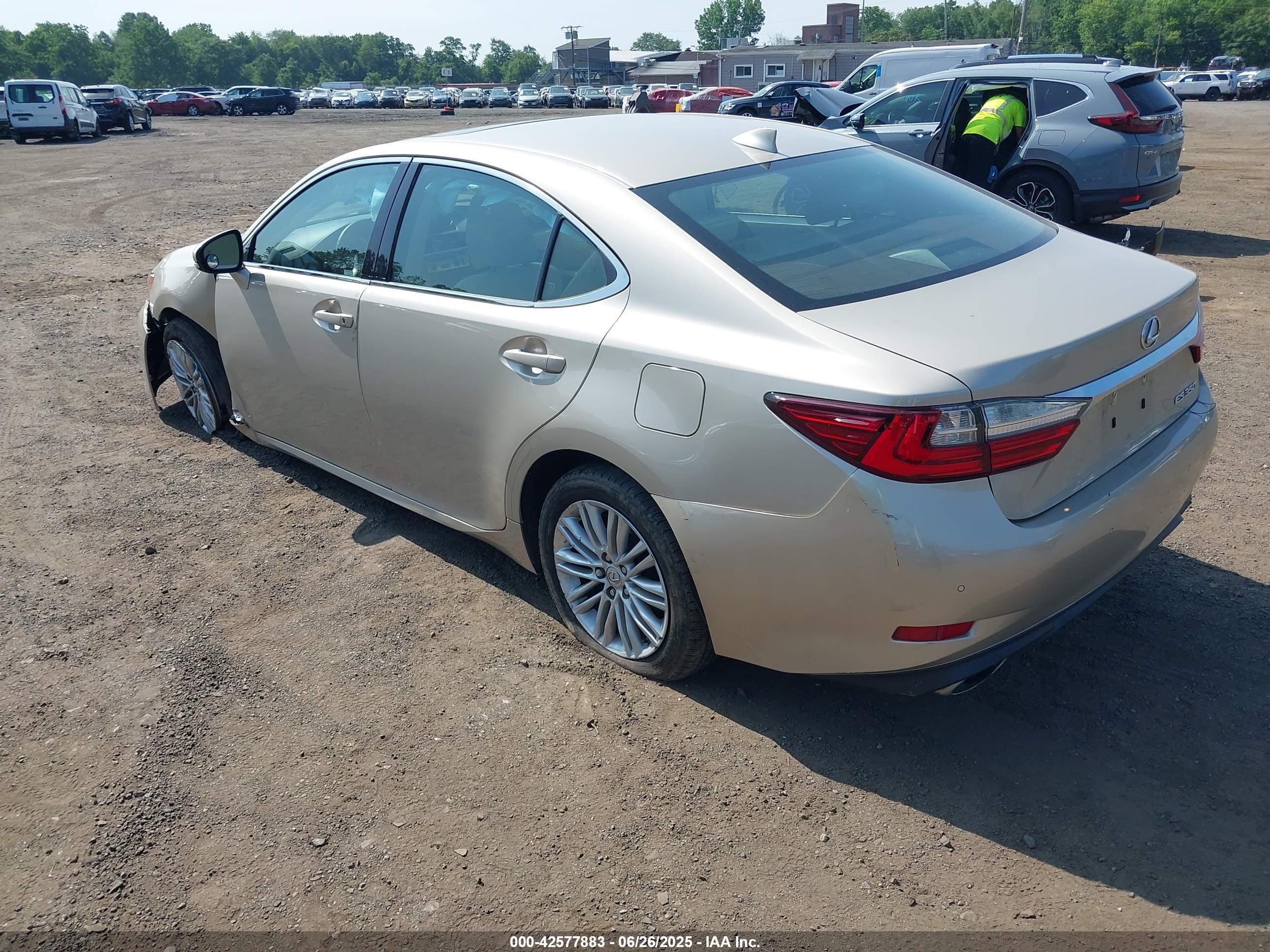 LEXUS ES image 3