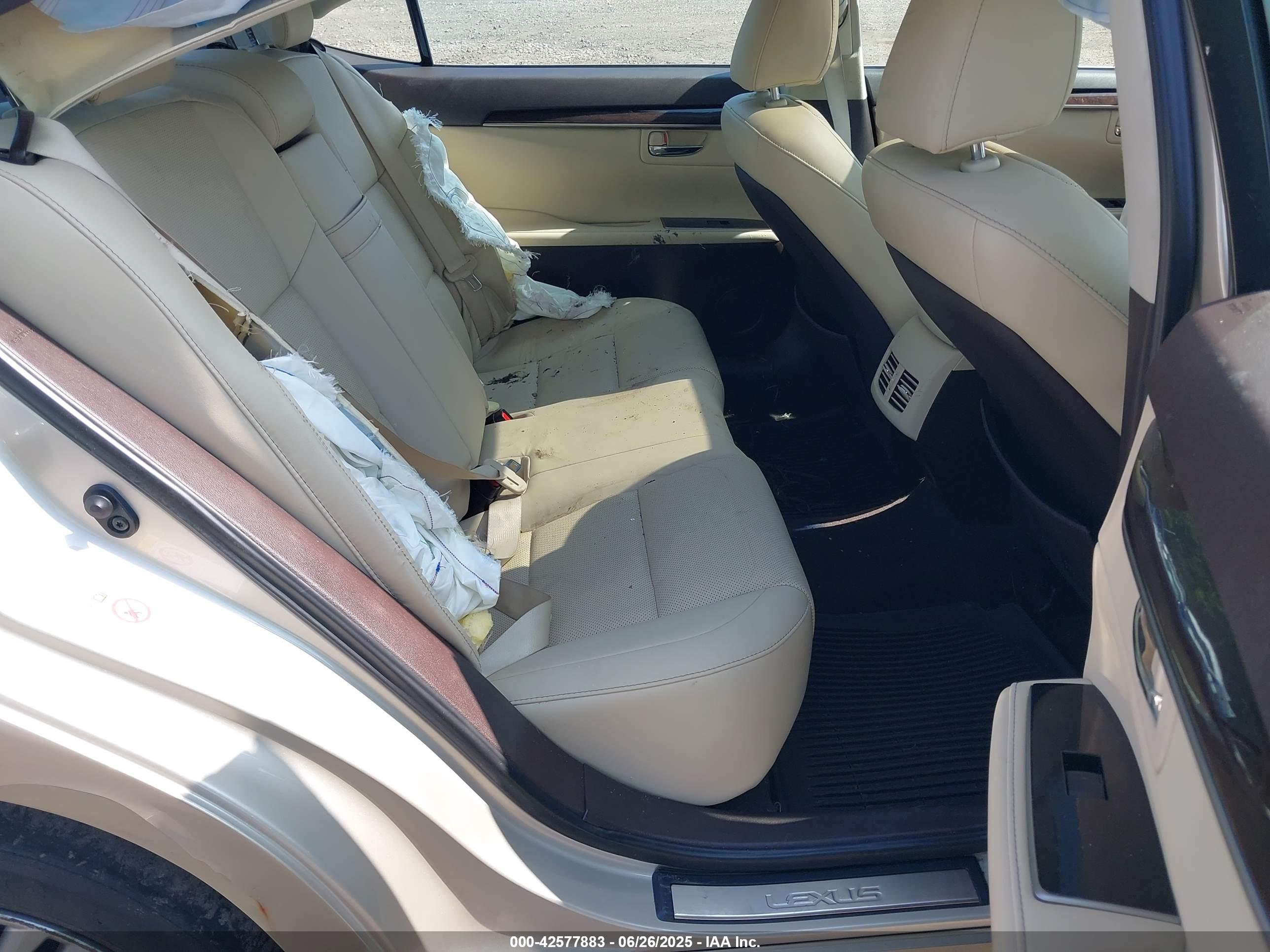 LEXUS ES image 8