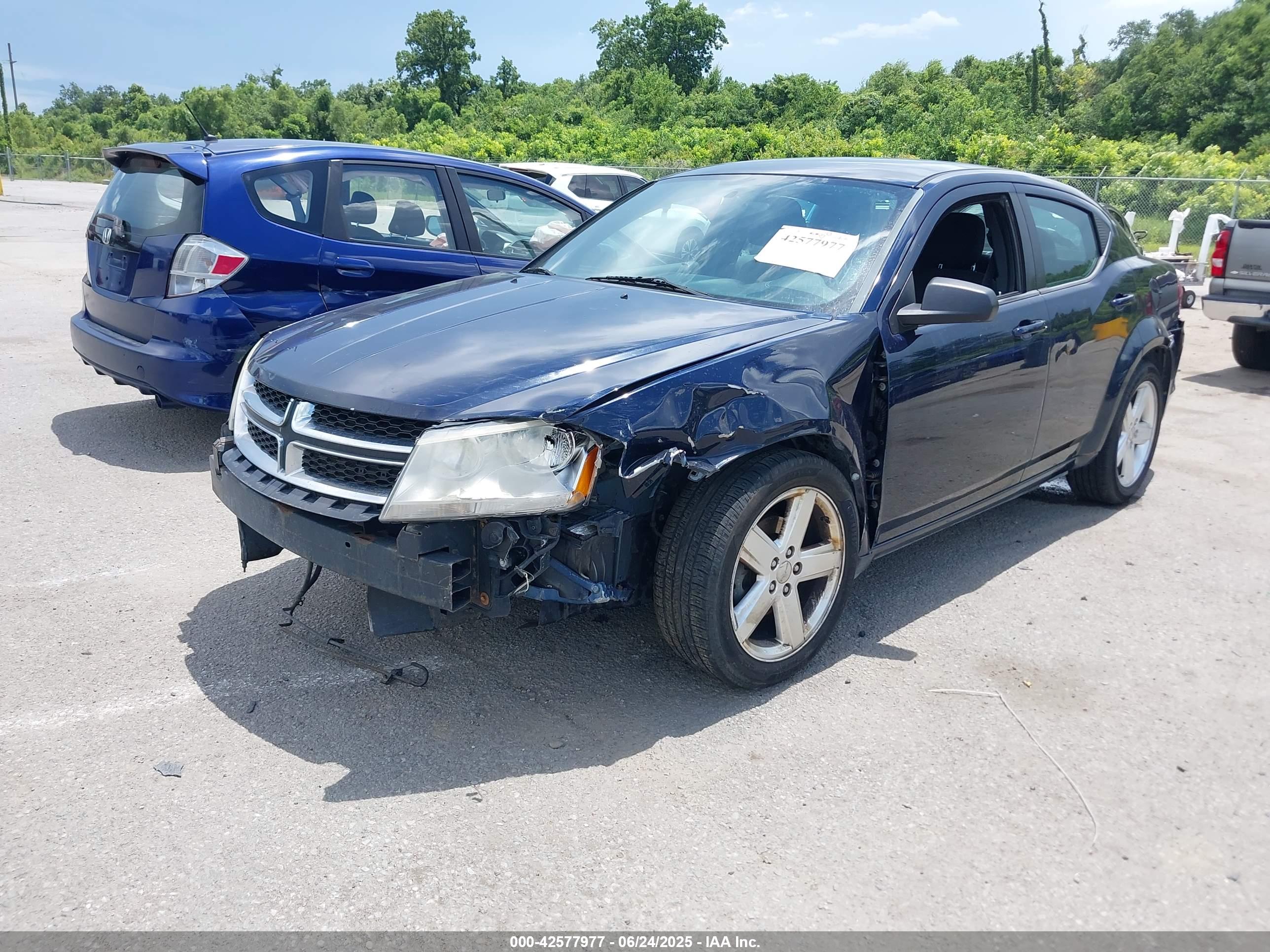 DODGE AVENGER image 2