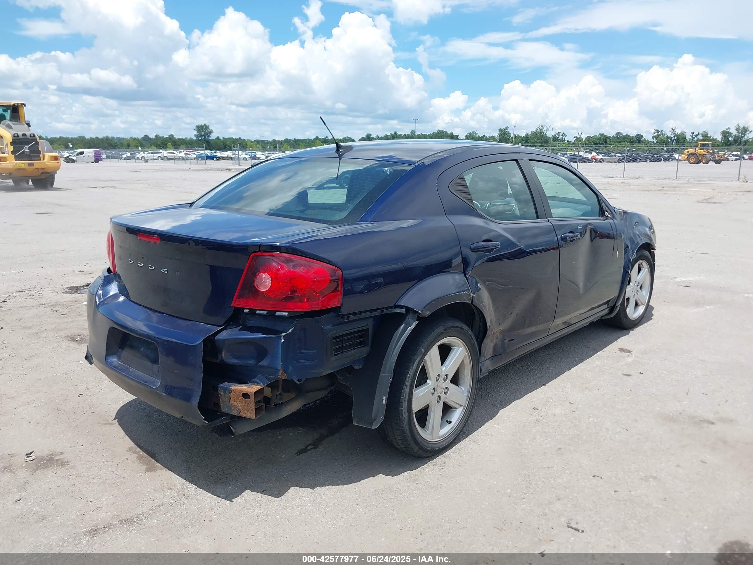 DODGE AVENGER image 4