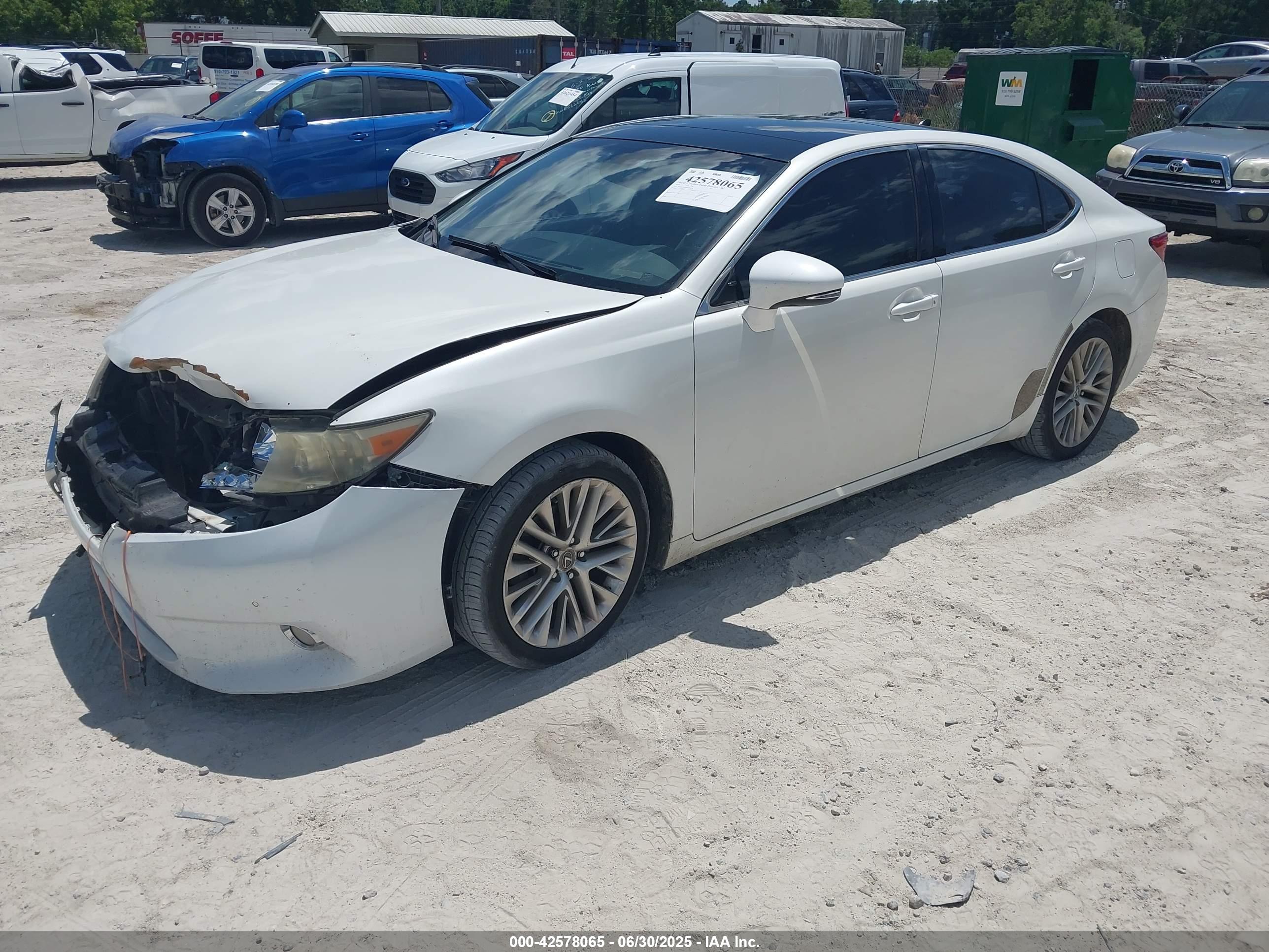 LEXUS ES image 2