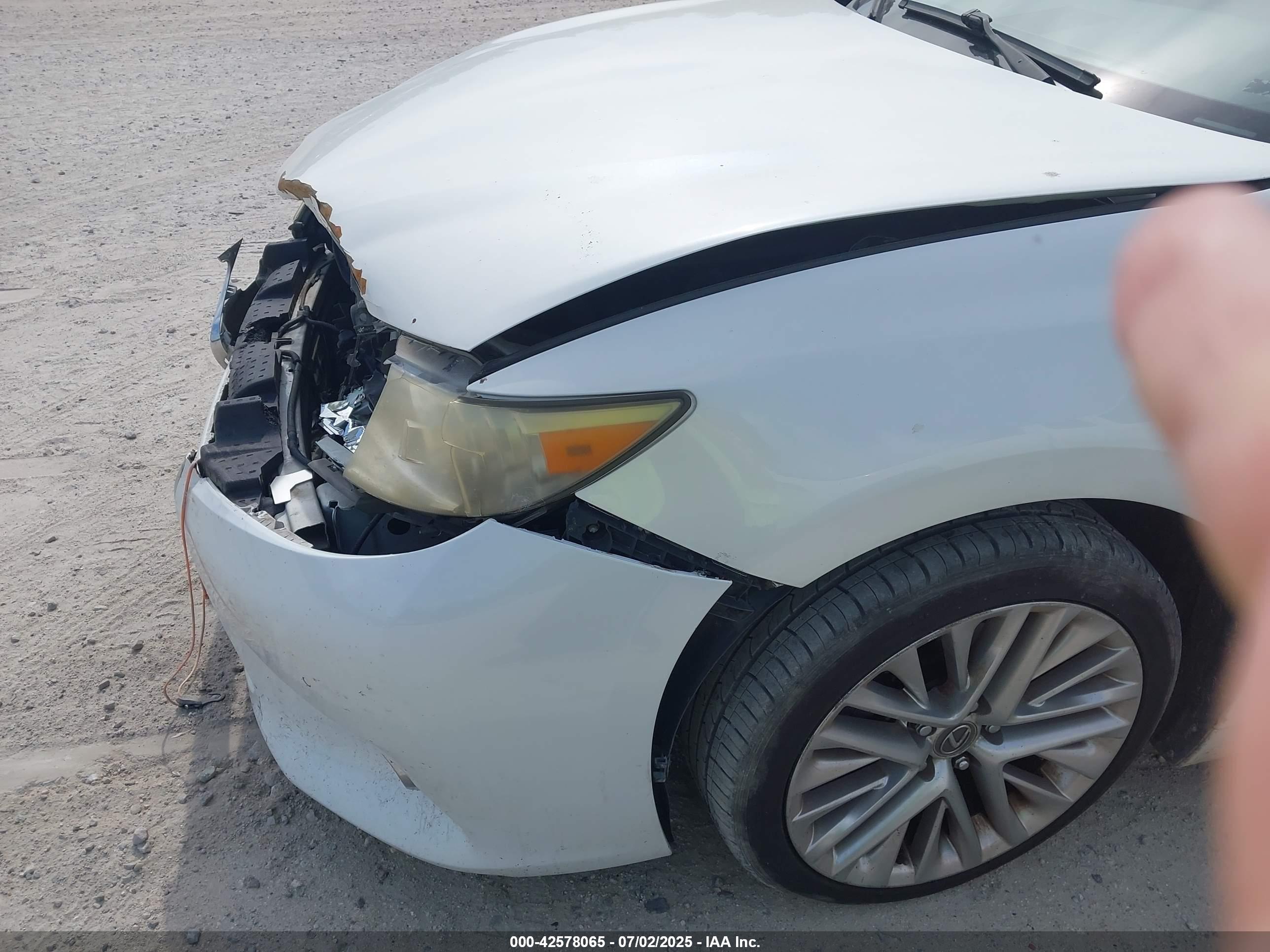 LEXUS ES image 6