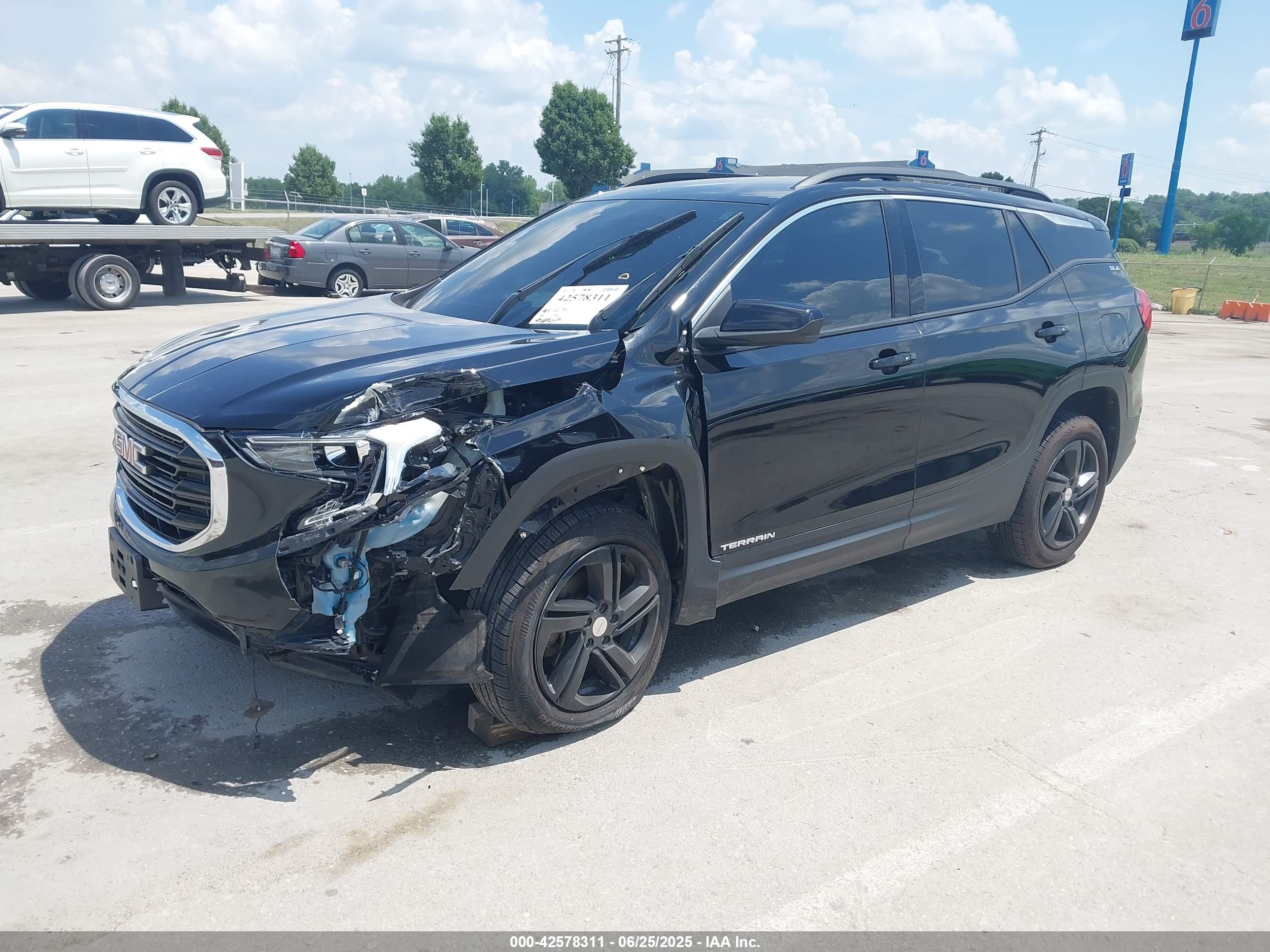 GMC TERRAIN image 2