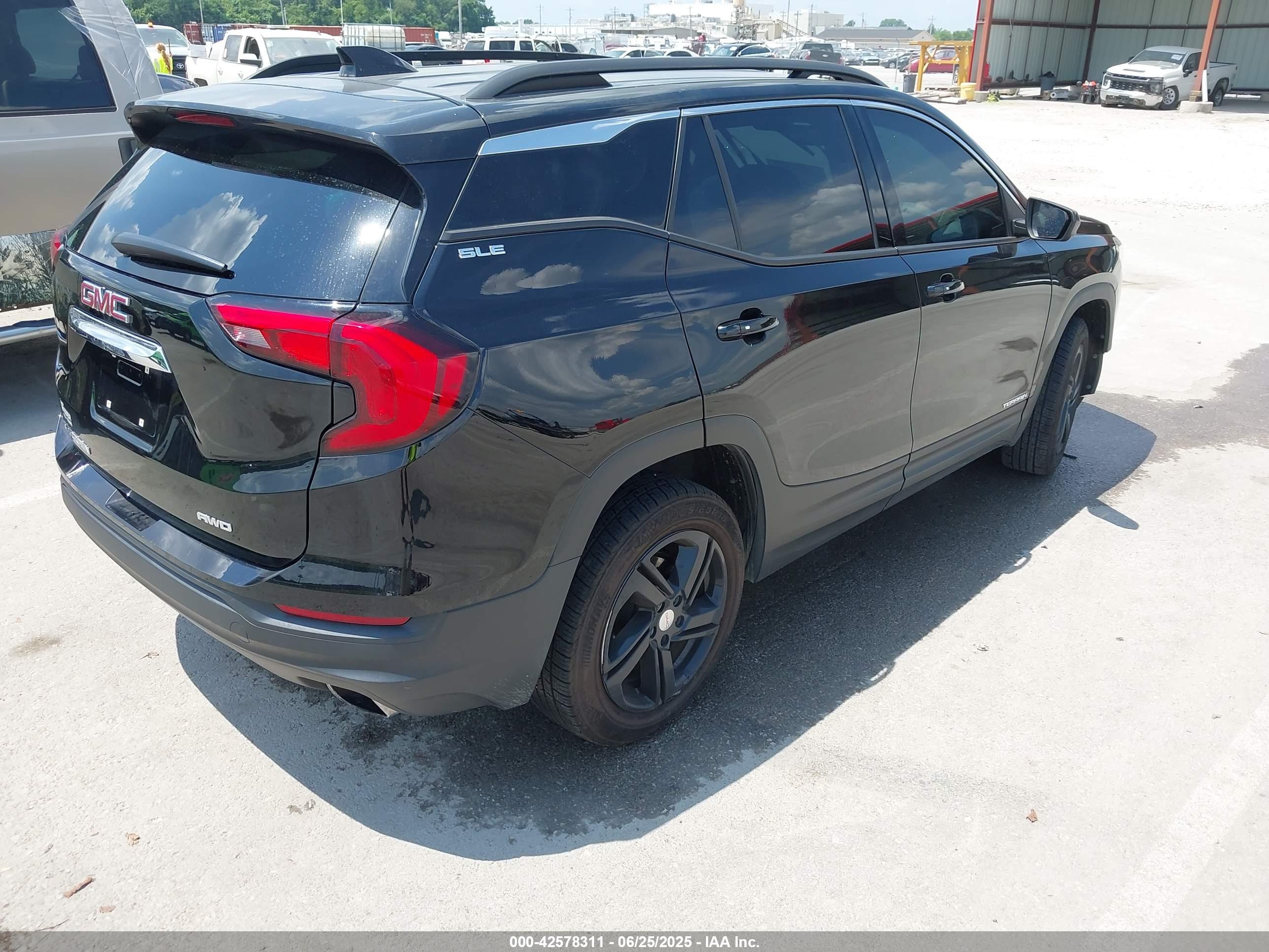 GMC TERRAIN image 4