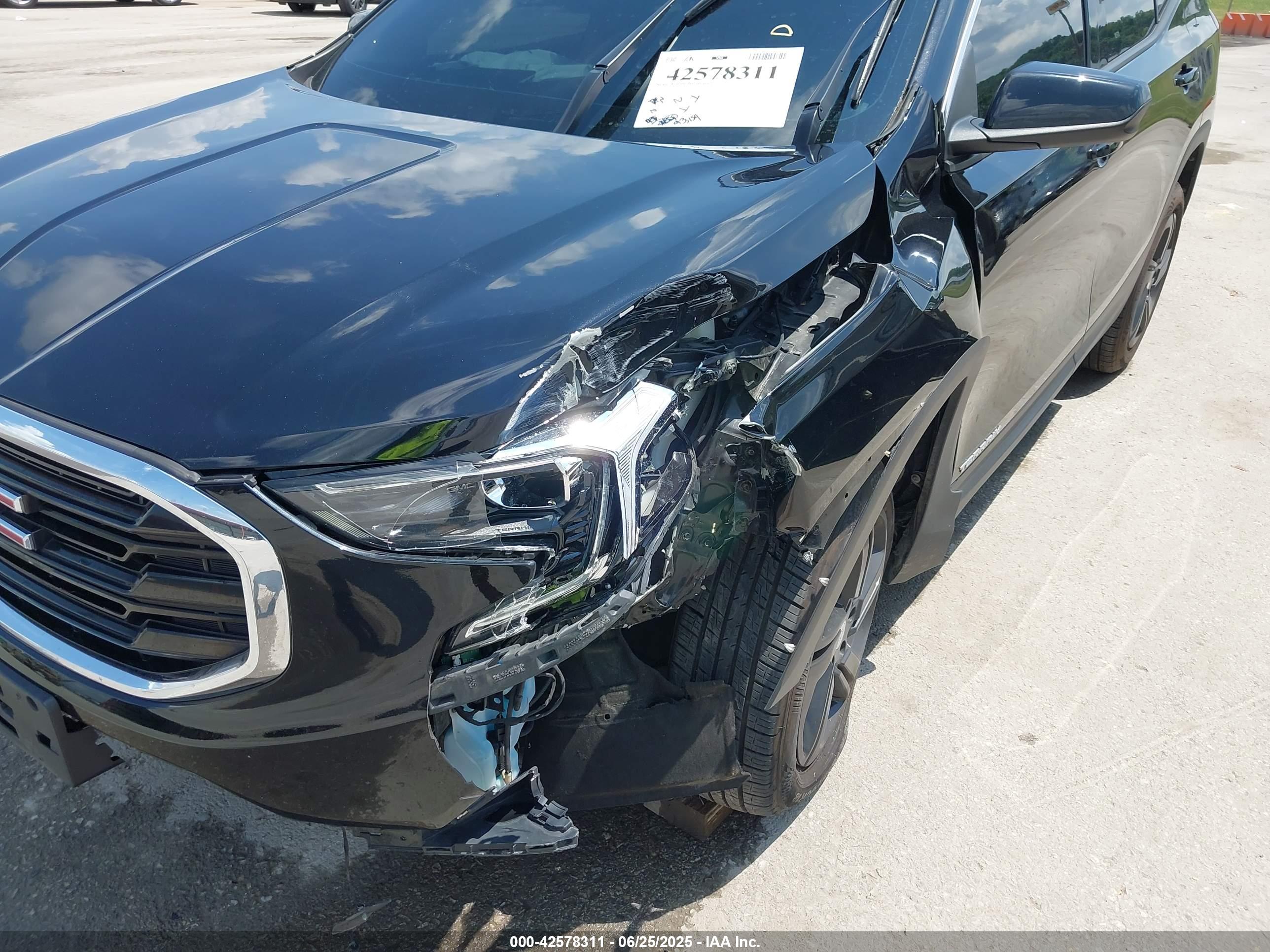 GMC TERRAIN image 6