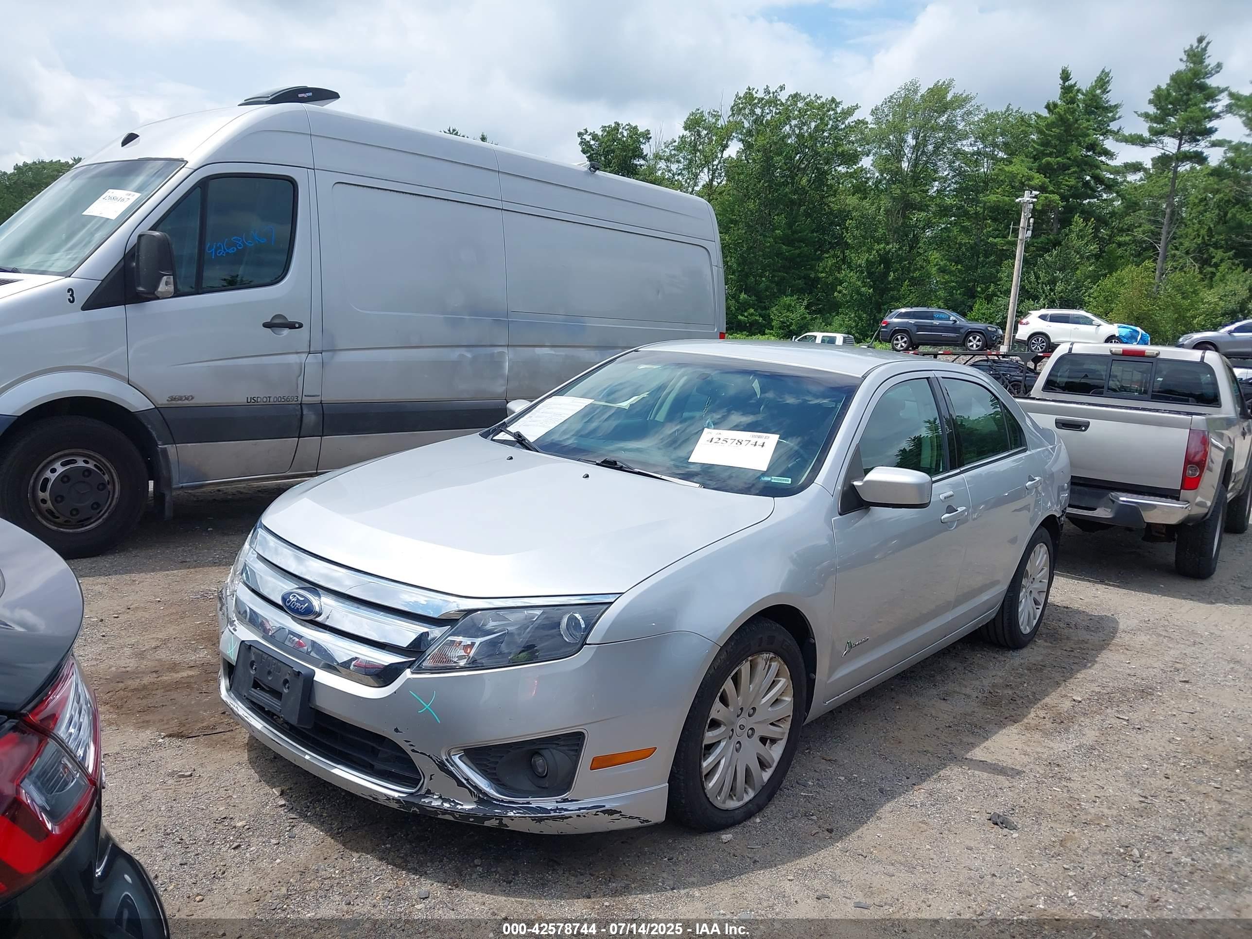 FORD FUSION image 2