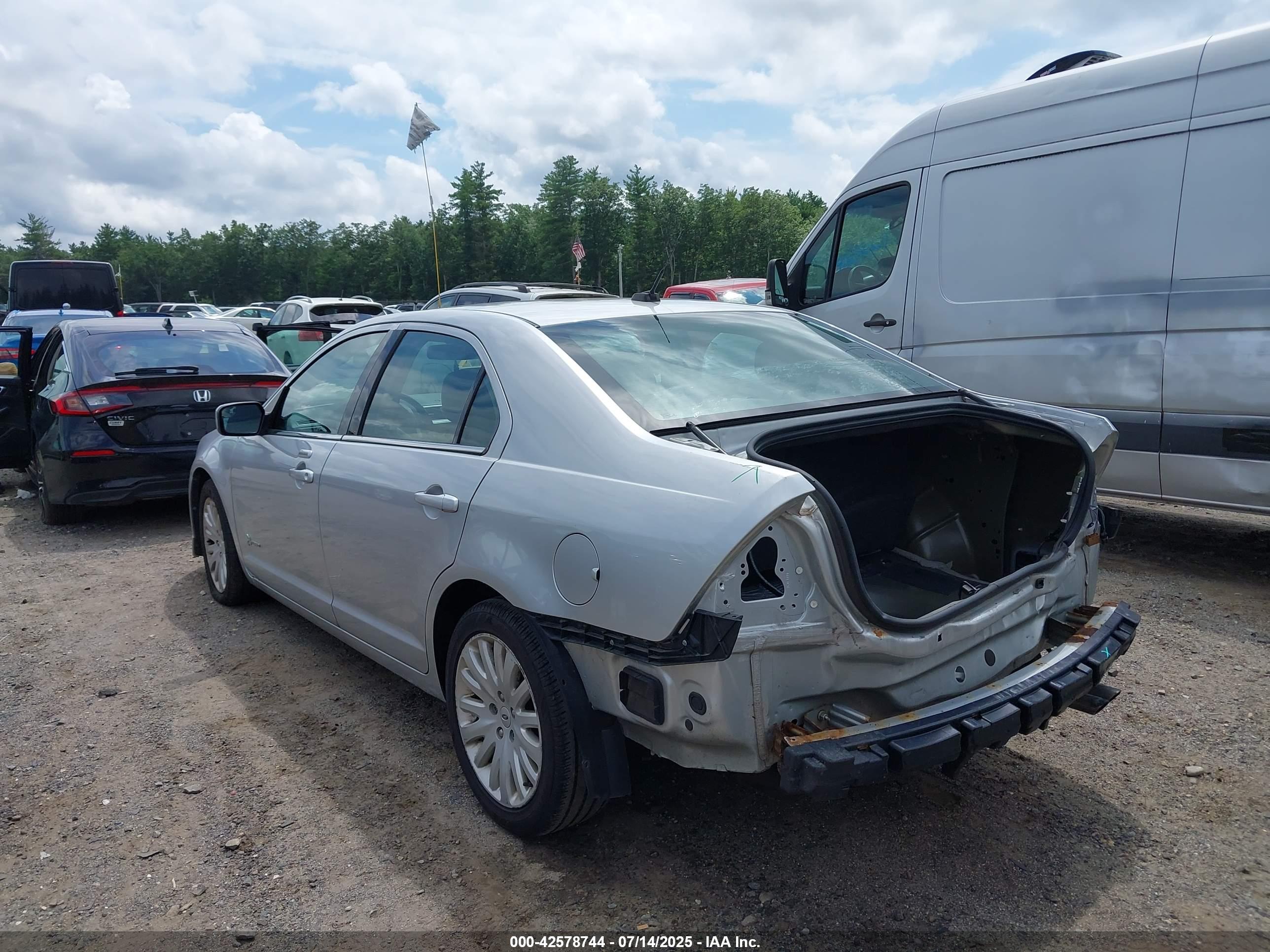 FORD FUSION image 3