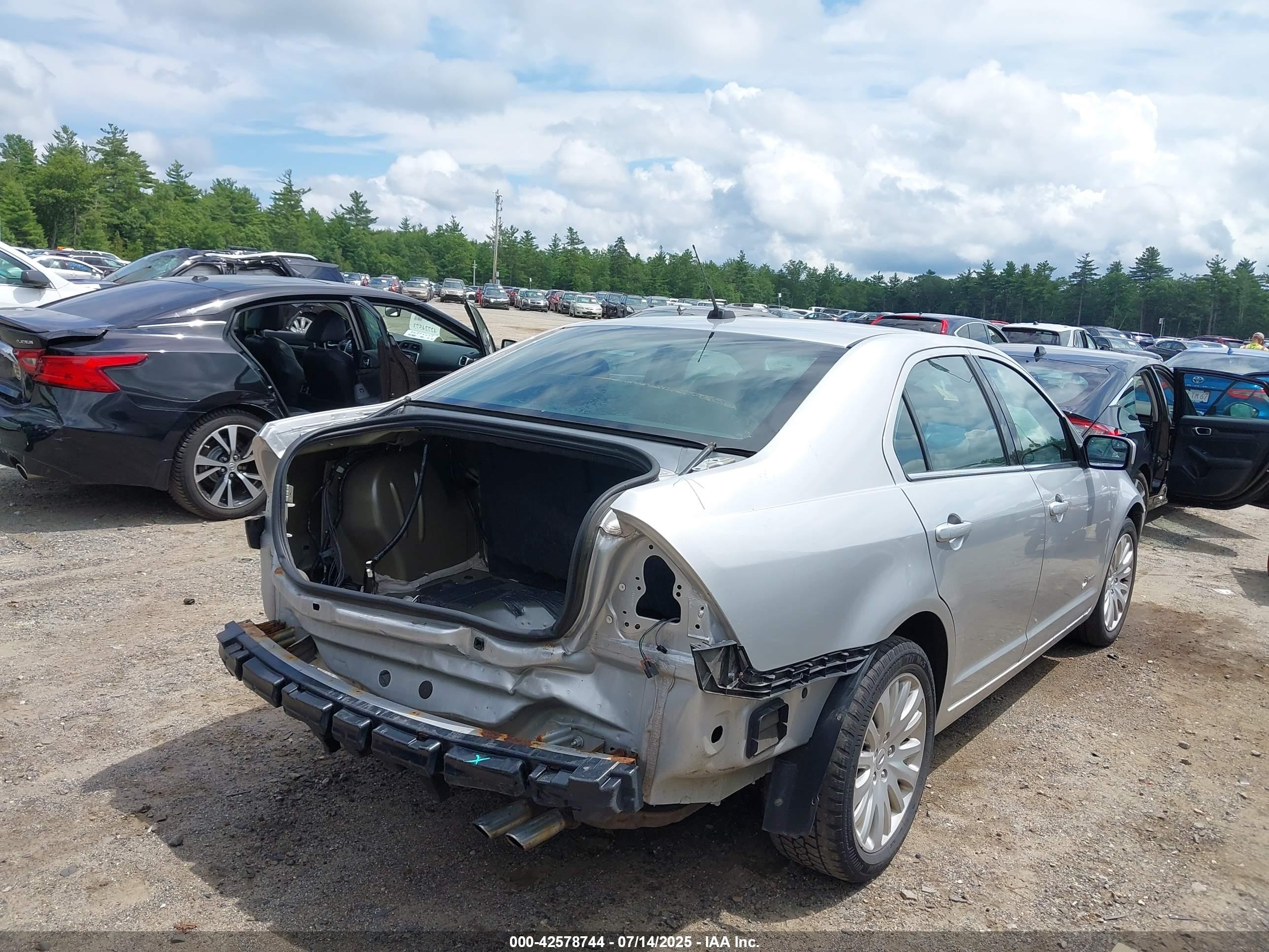 FORD FUSION image 4