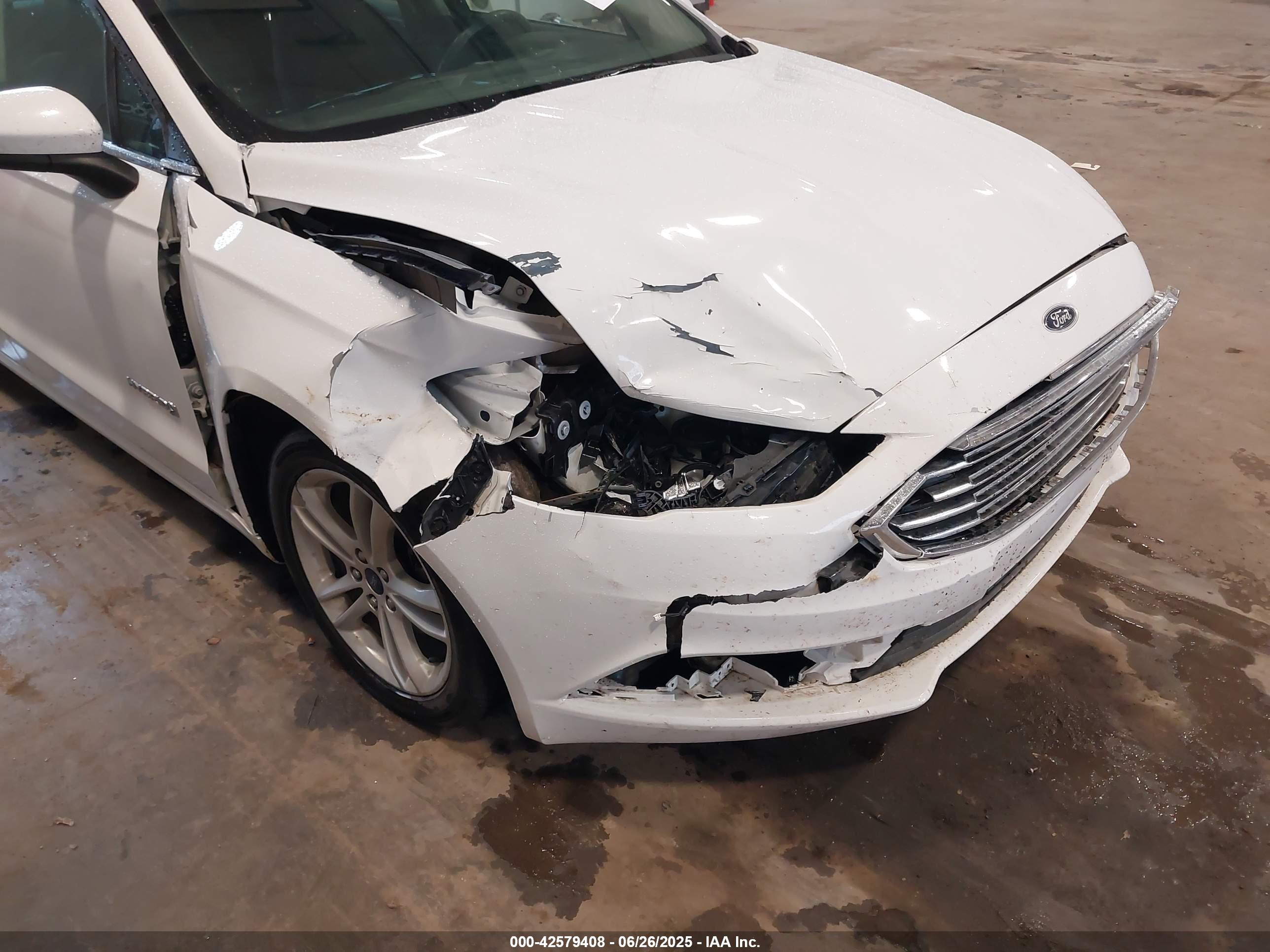 FORD FUSION image 6