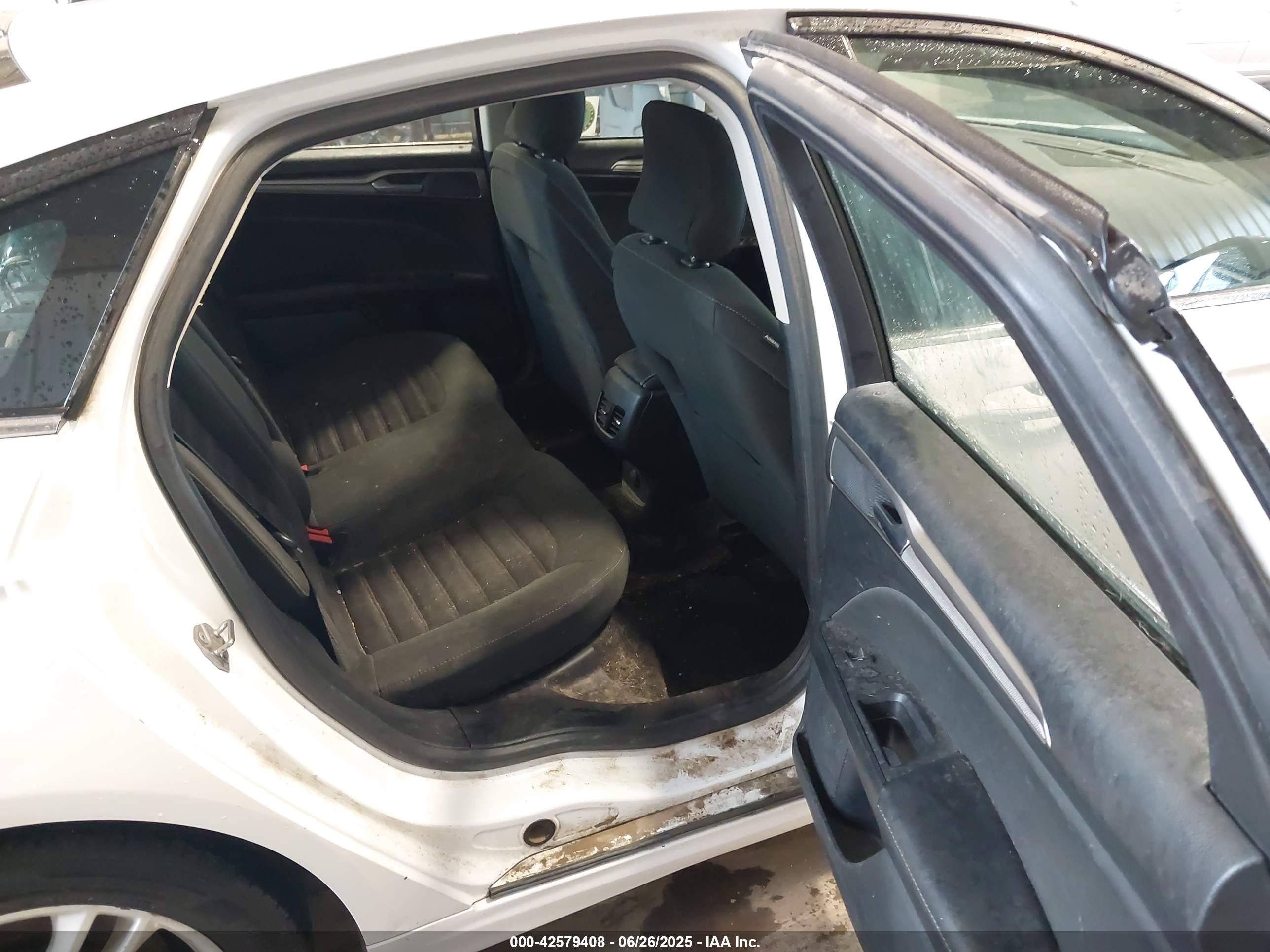 FORD FUSION image 8
