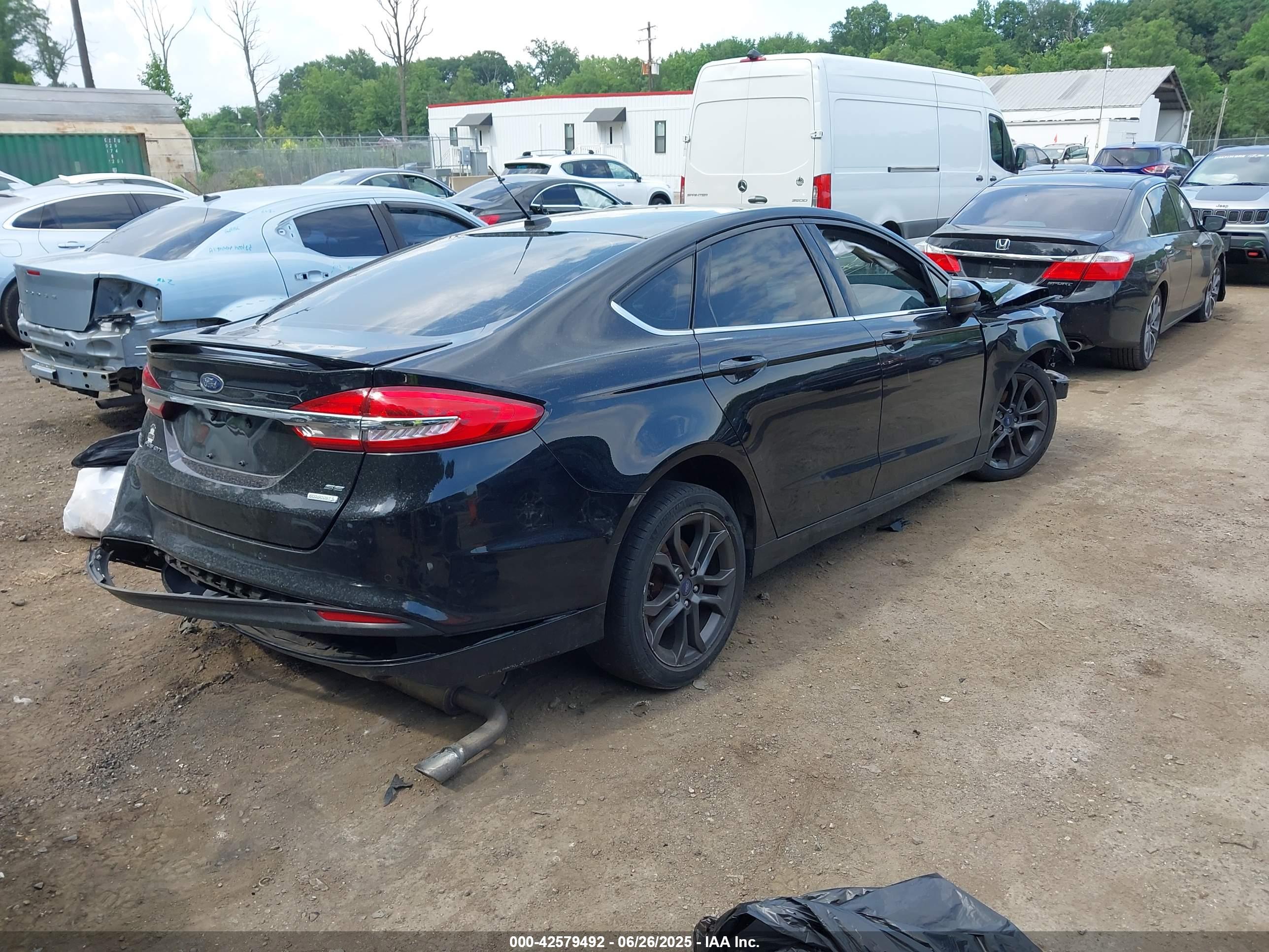 FORD FUSION image 4