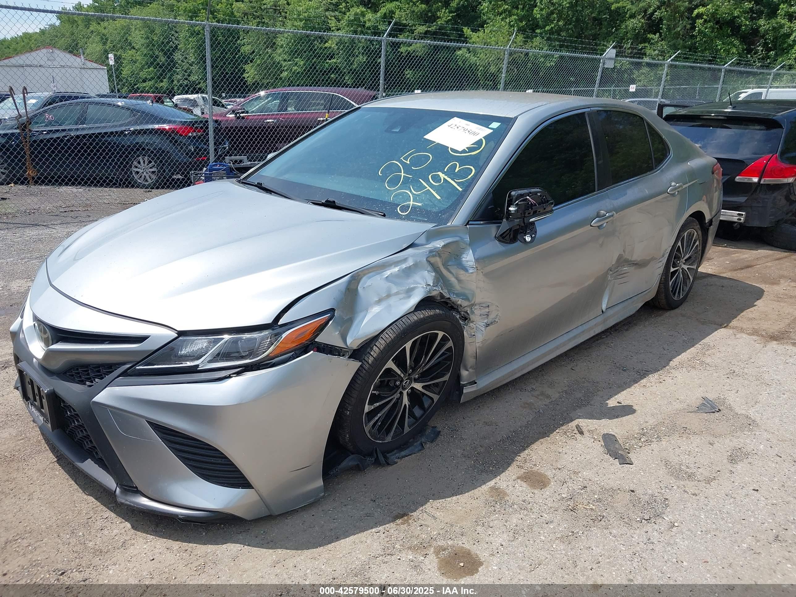 TOYOTA CAMRY image 2