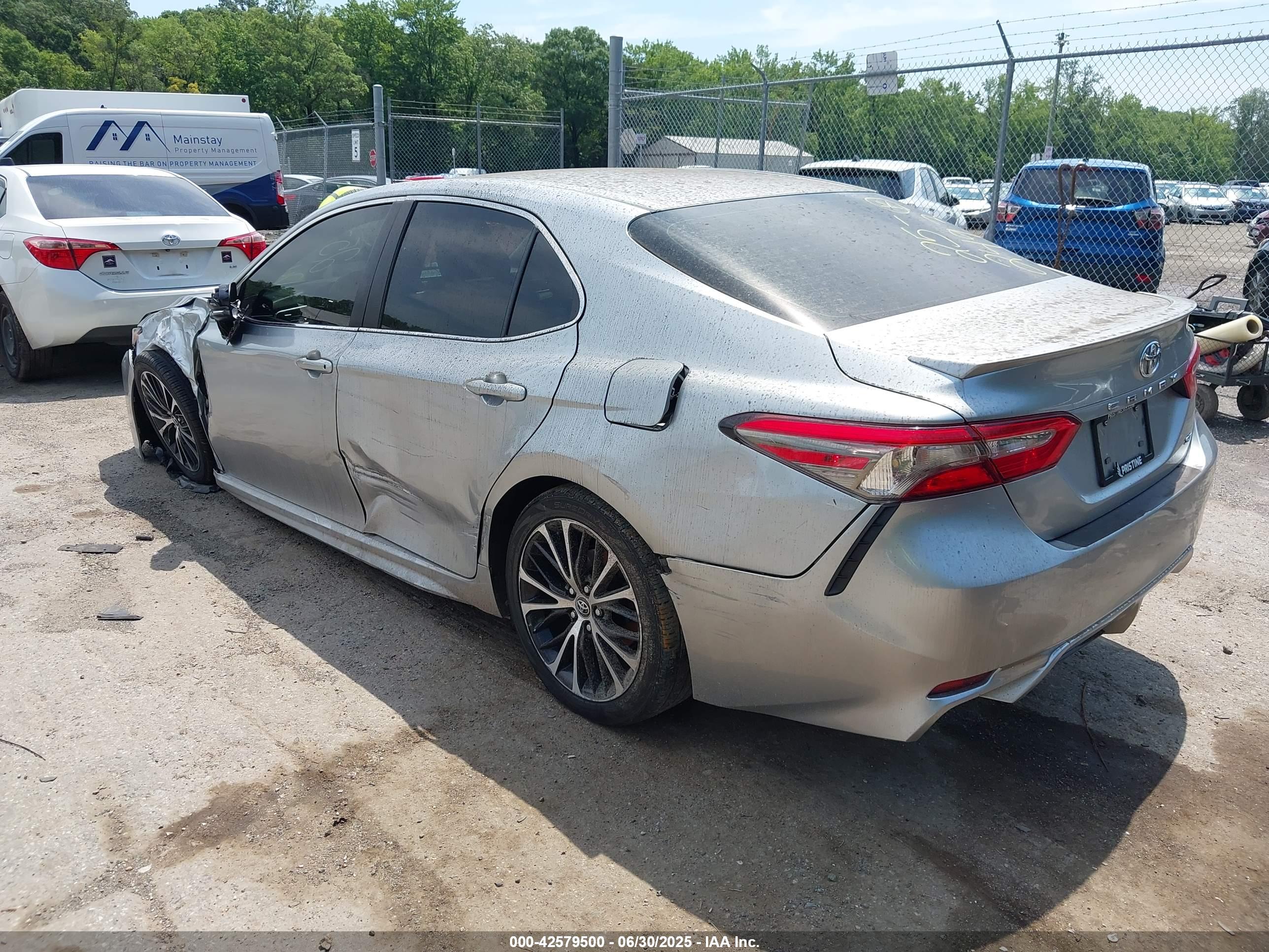 TOYOTA CAMRY image 3
