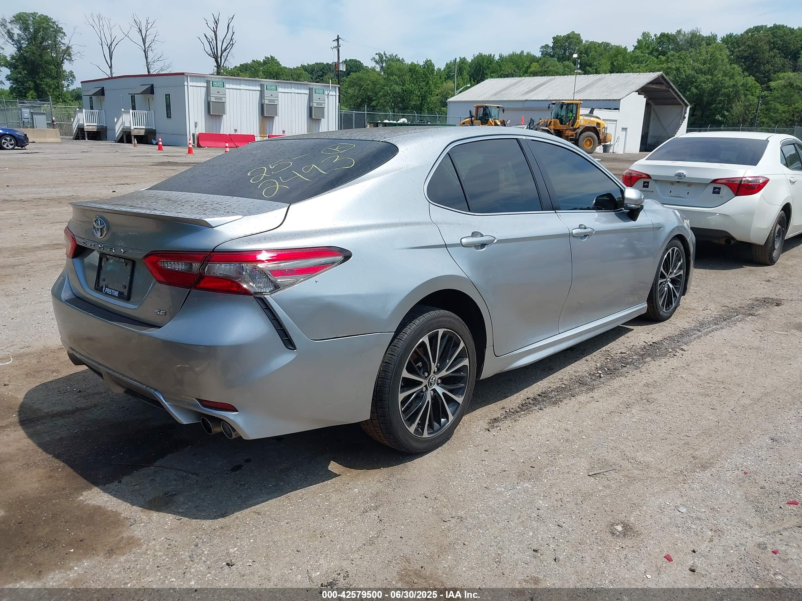TOYOTA CAMRY image 4
