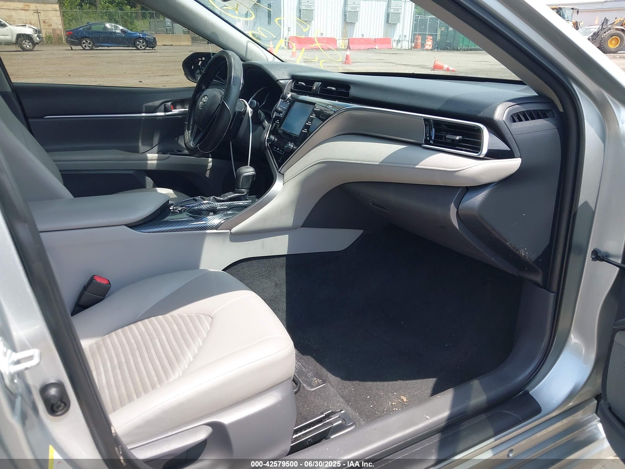 TOYOTA CAMRY image 5