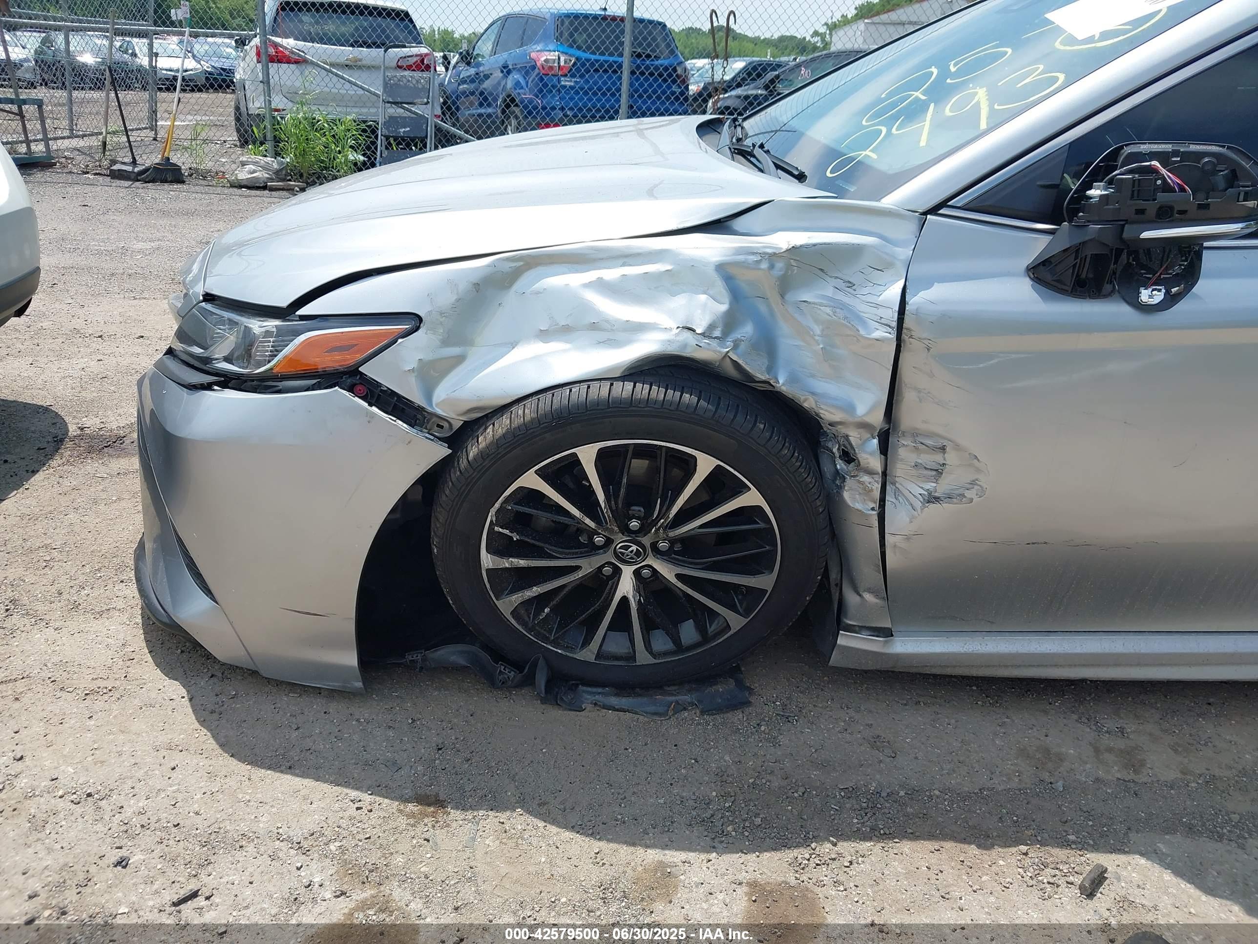 TOYOTA CAMRY image 6