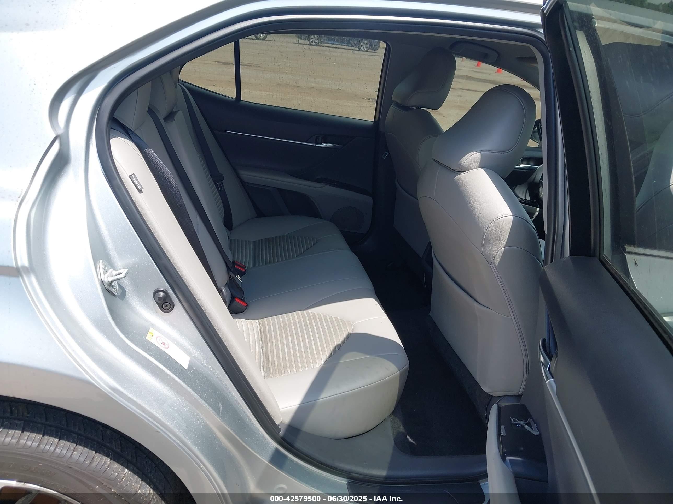 TOYOTA CAMRY image 8