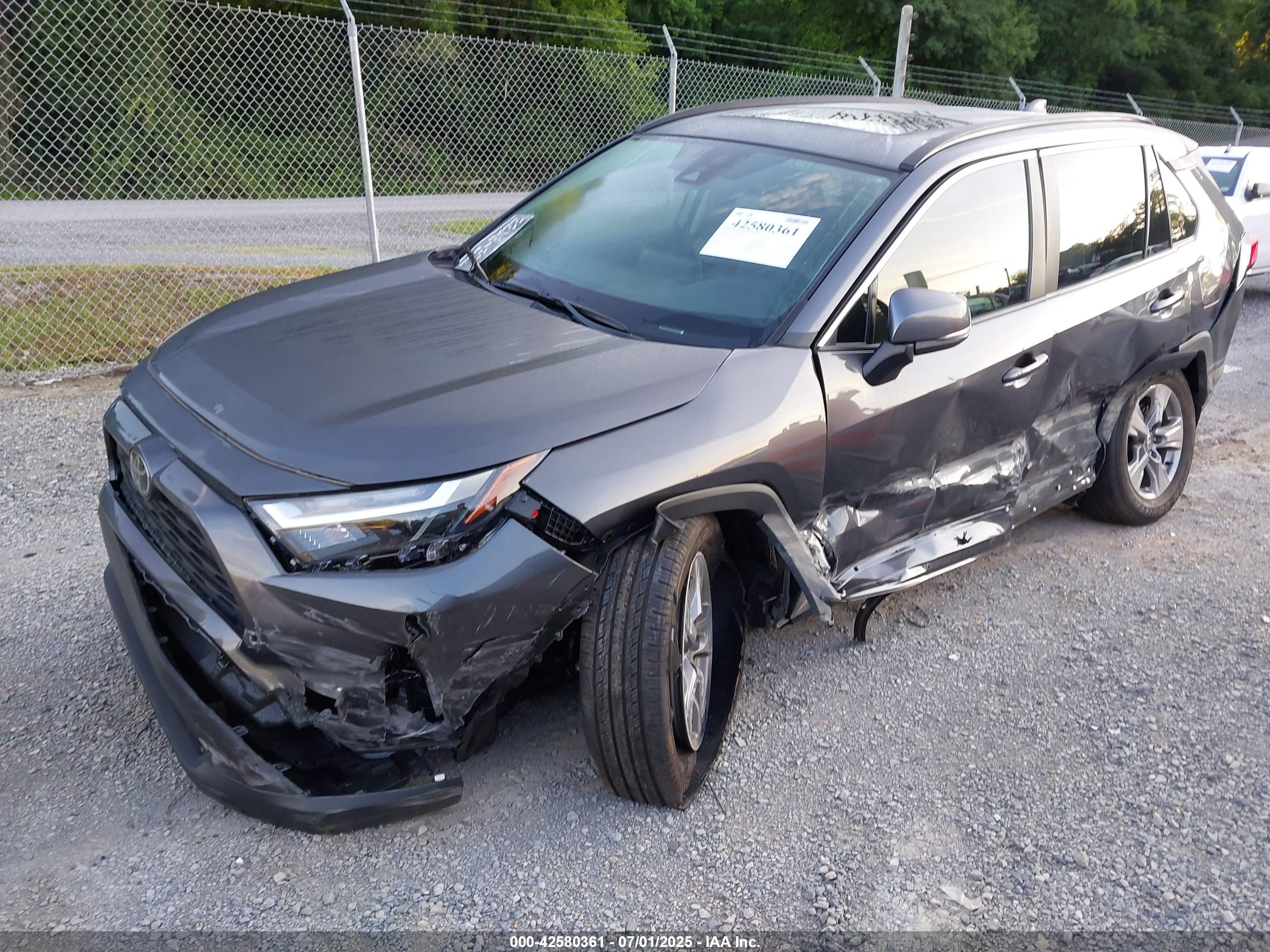 TOYOTA RAV4 image 2