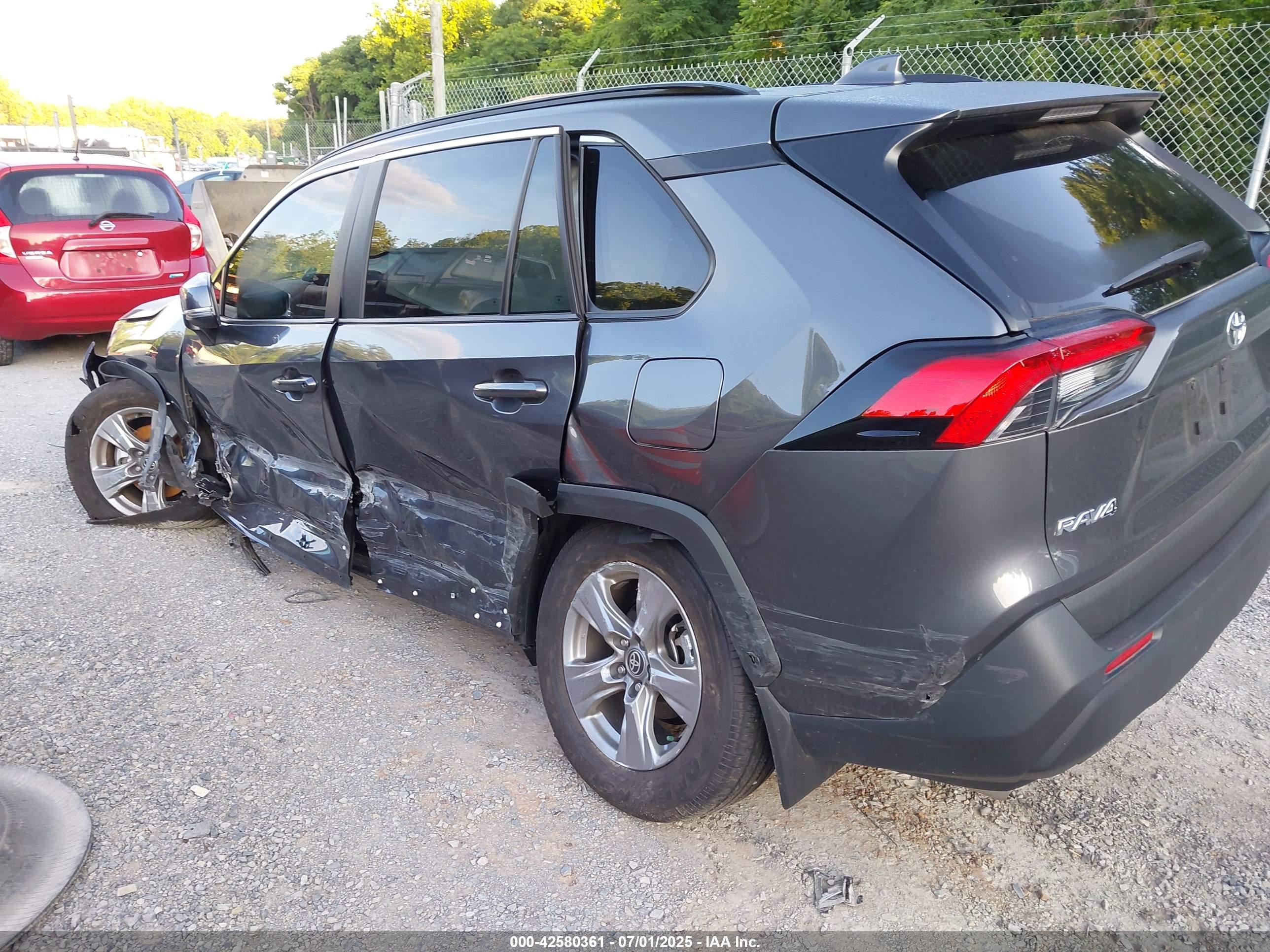 TOYOTA RAV4 image 3