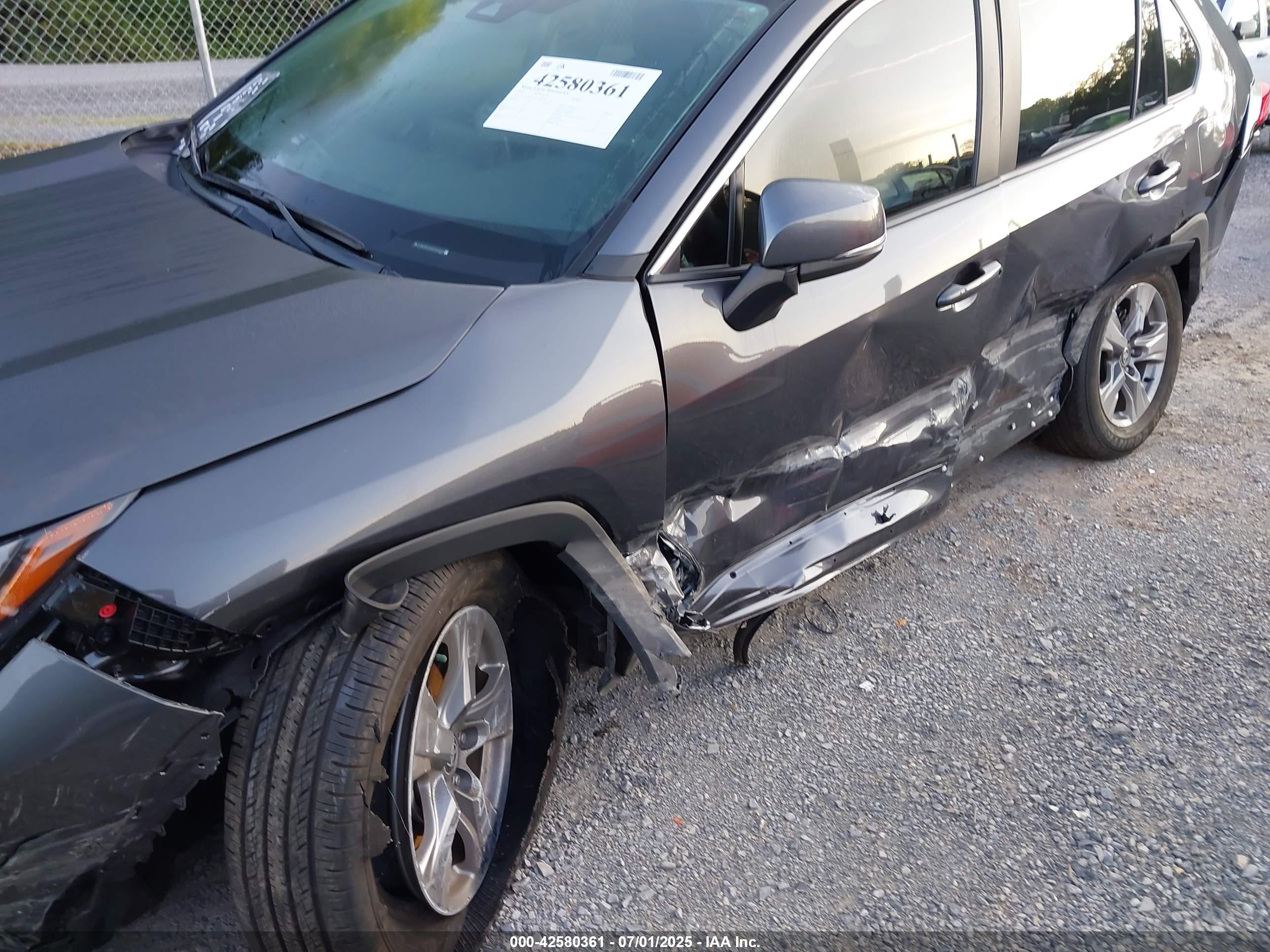 TOYOTA RAV4 image 6