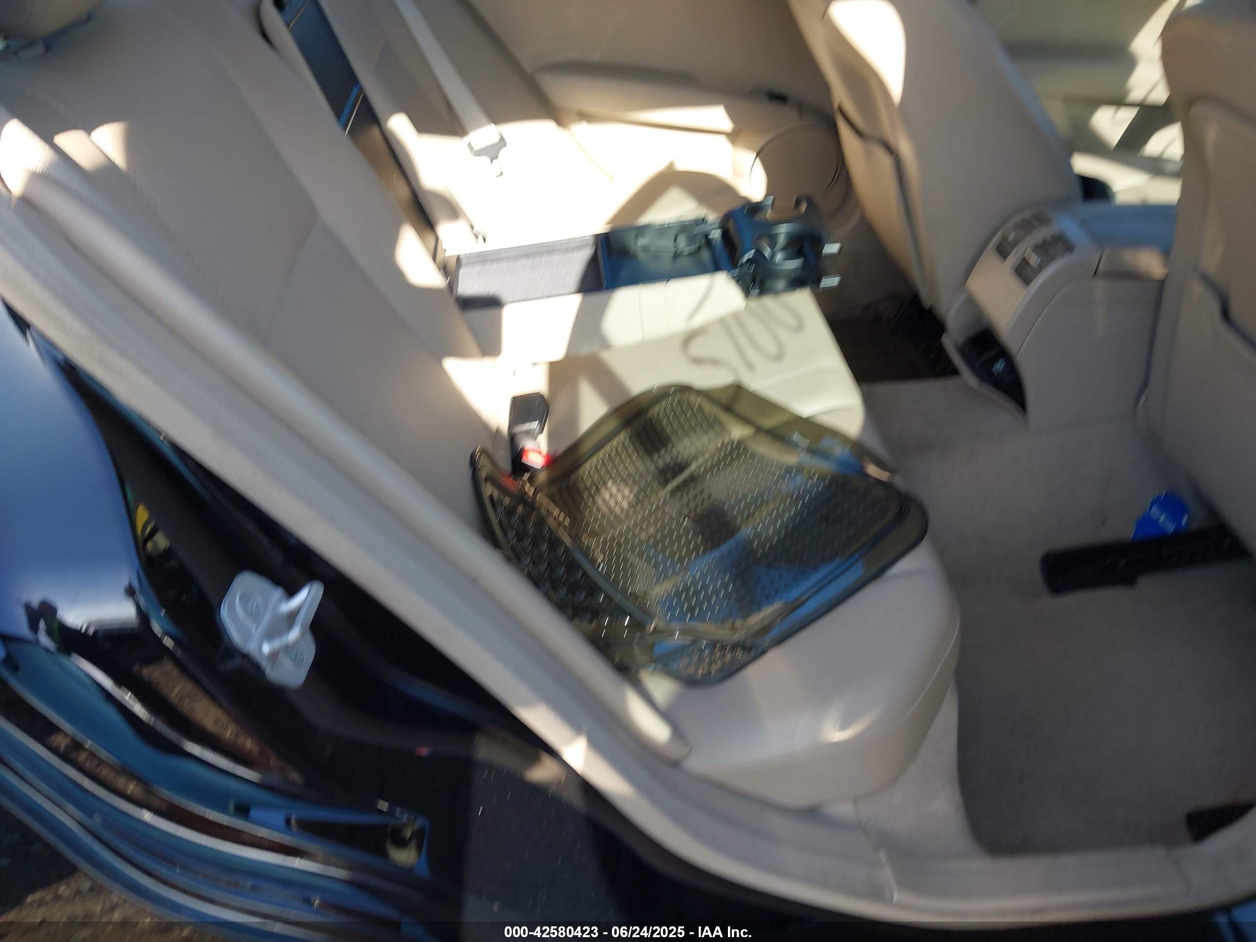 MERCEDES-BENZ C image 8