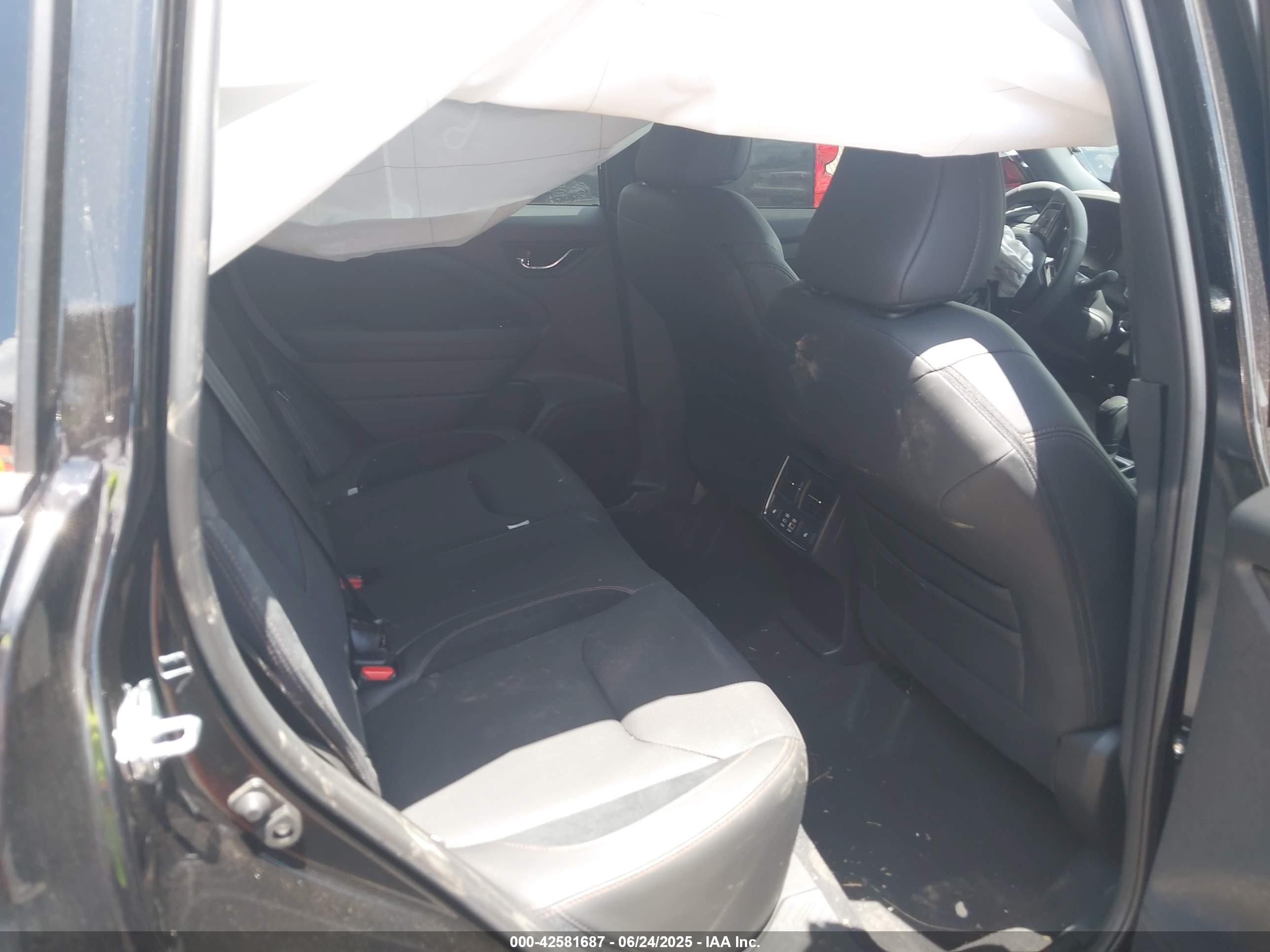 SUBARU FORESTER image 8