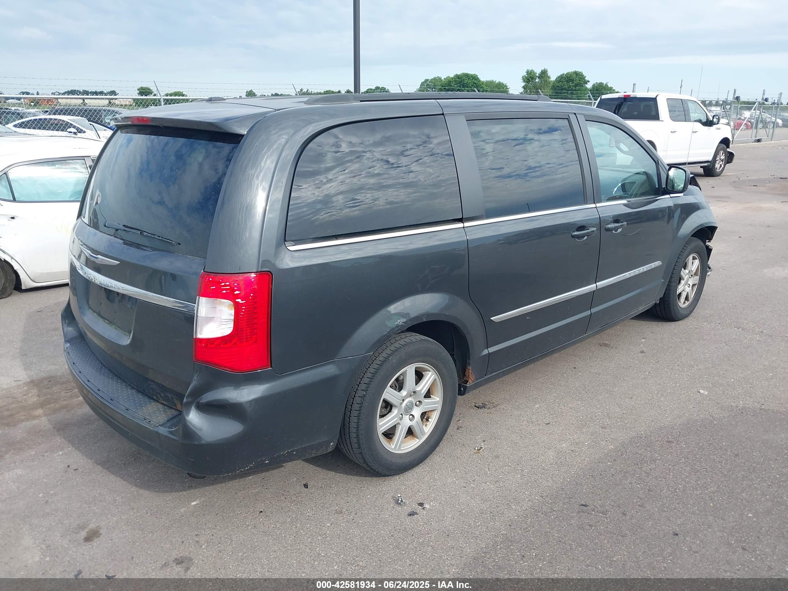 CHRYSLER TOWN image 4
