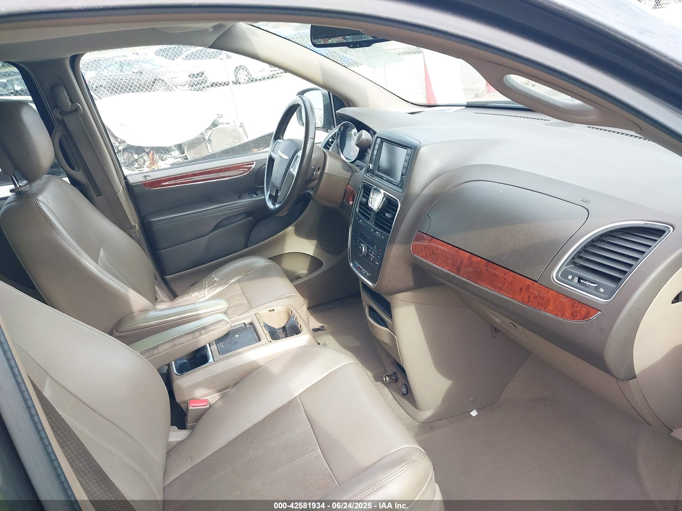 CHRYSLER TOWN image 5