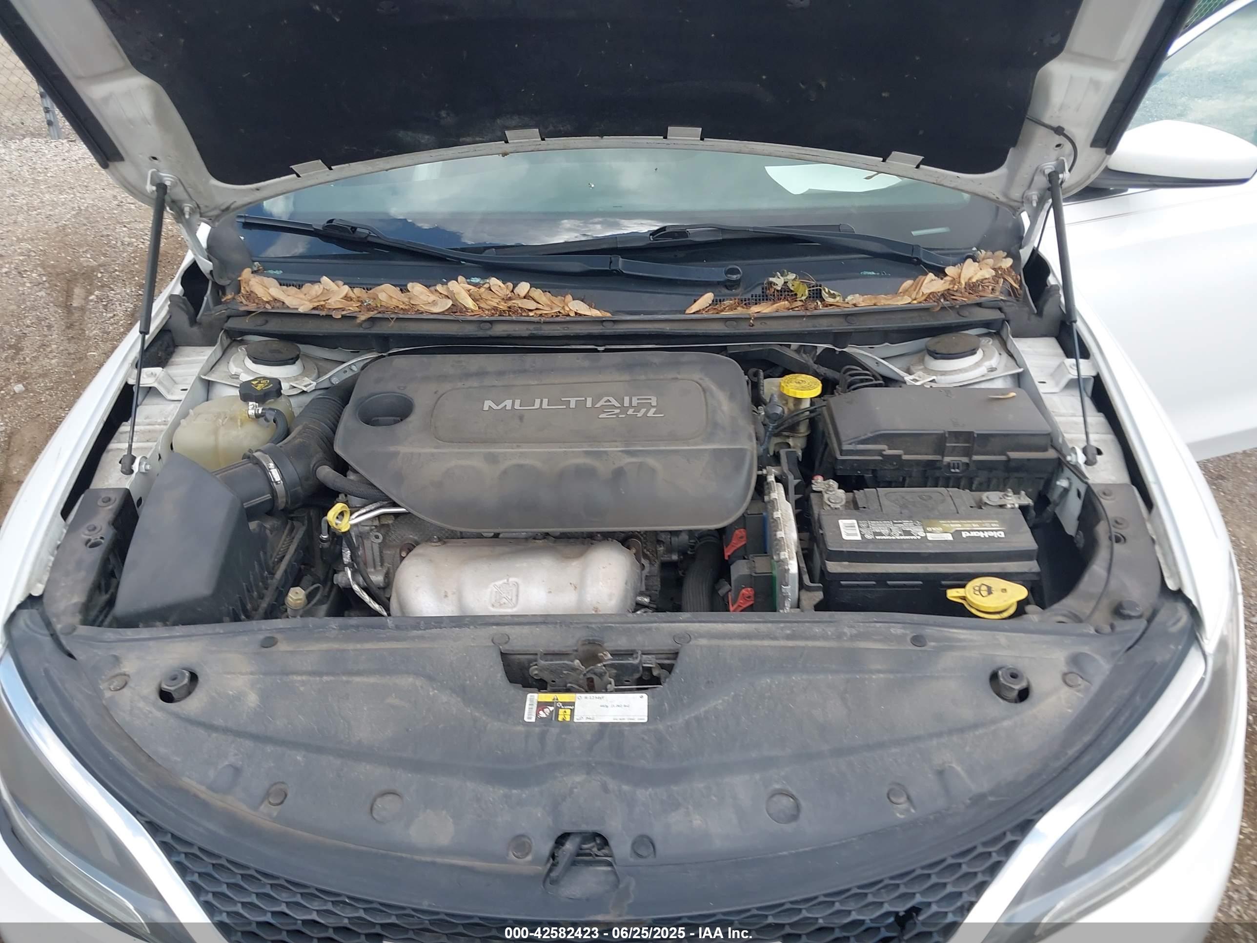 CHRYSLER 200 image 10