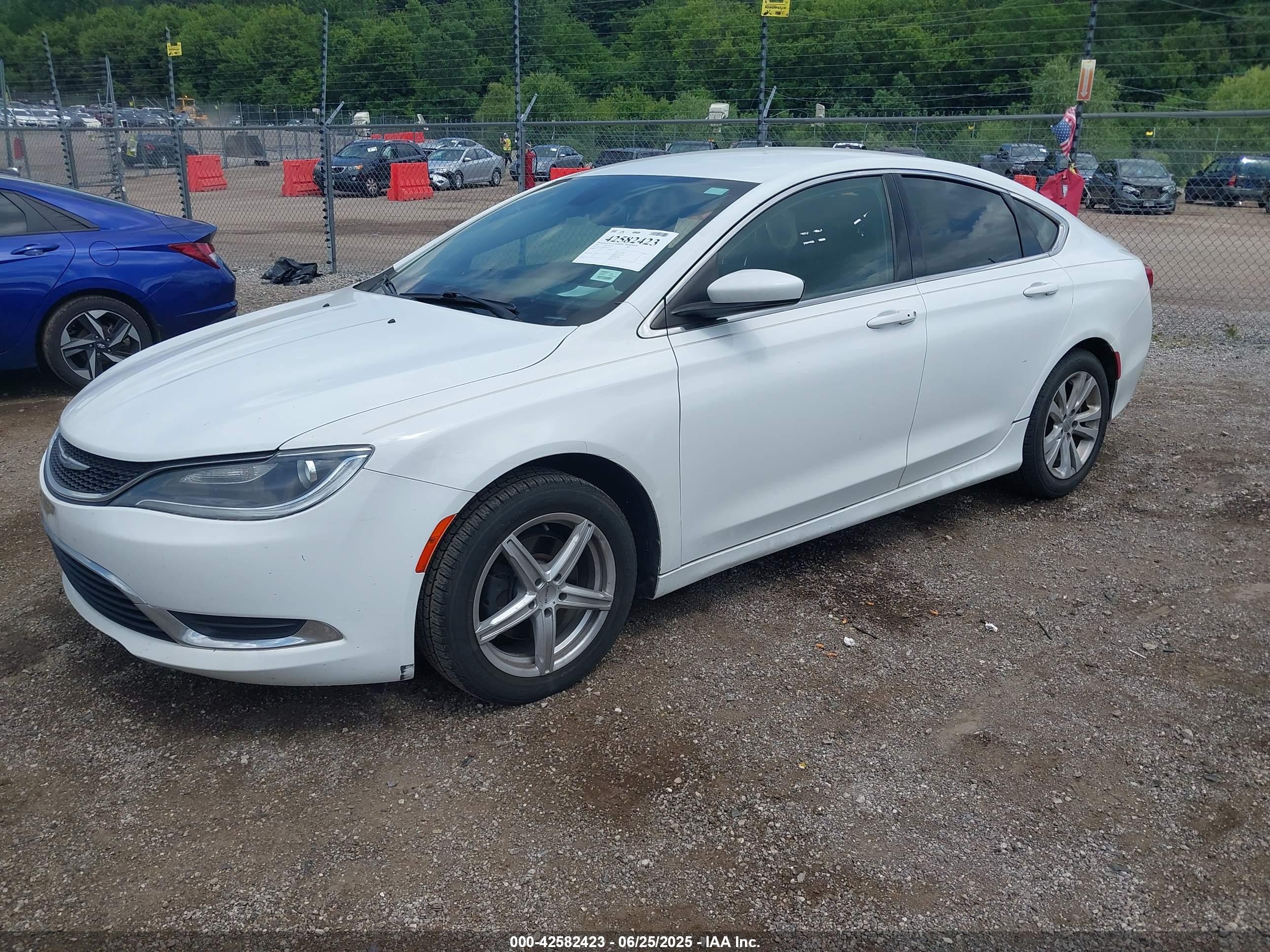 CHRYSLER 200 image 2