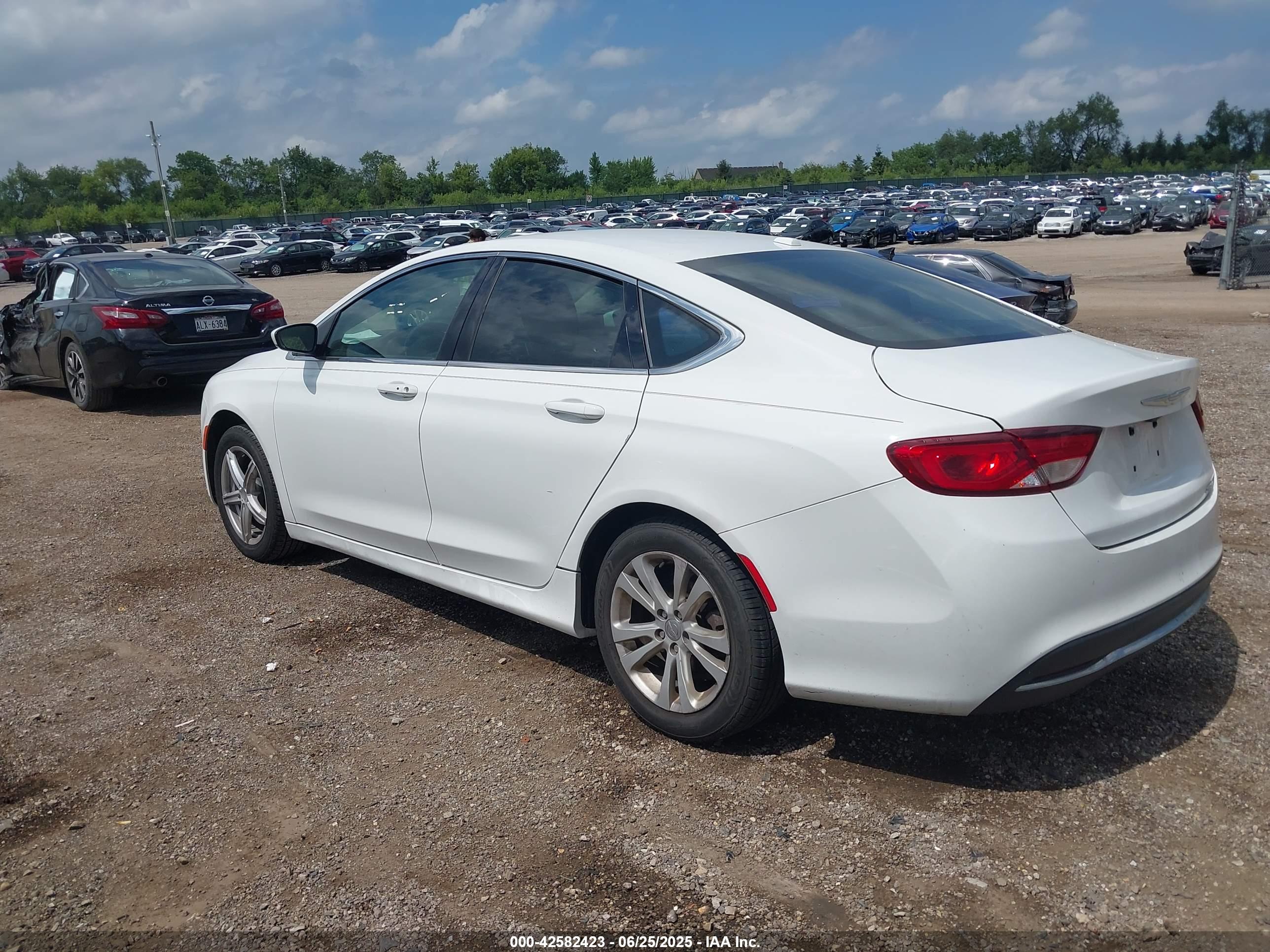 CHRYSLER 200 image 3