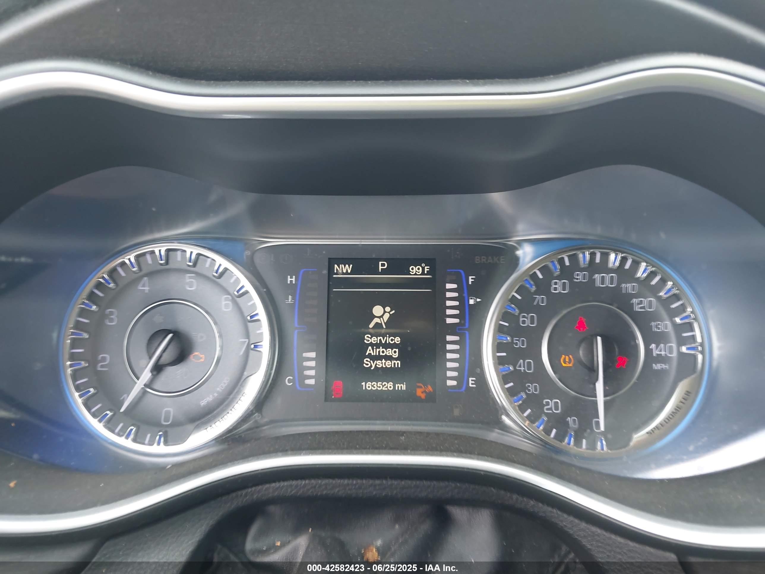 CHRYSLER 200 image 7