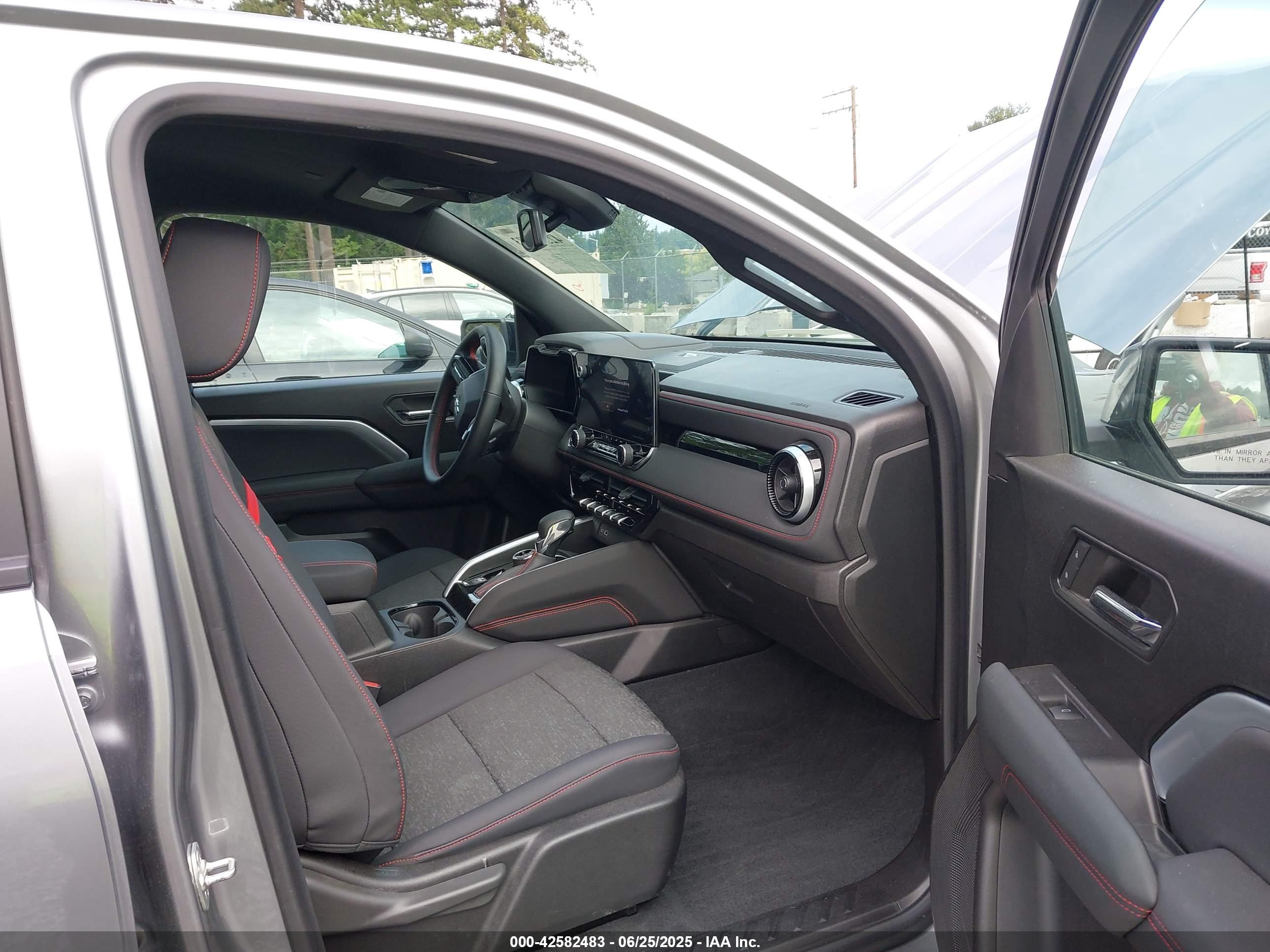 CHEVROLET COLORADO image 5