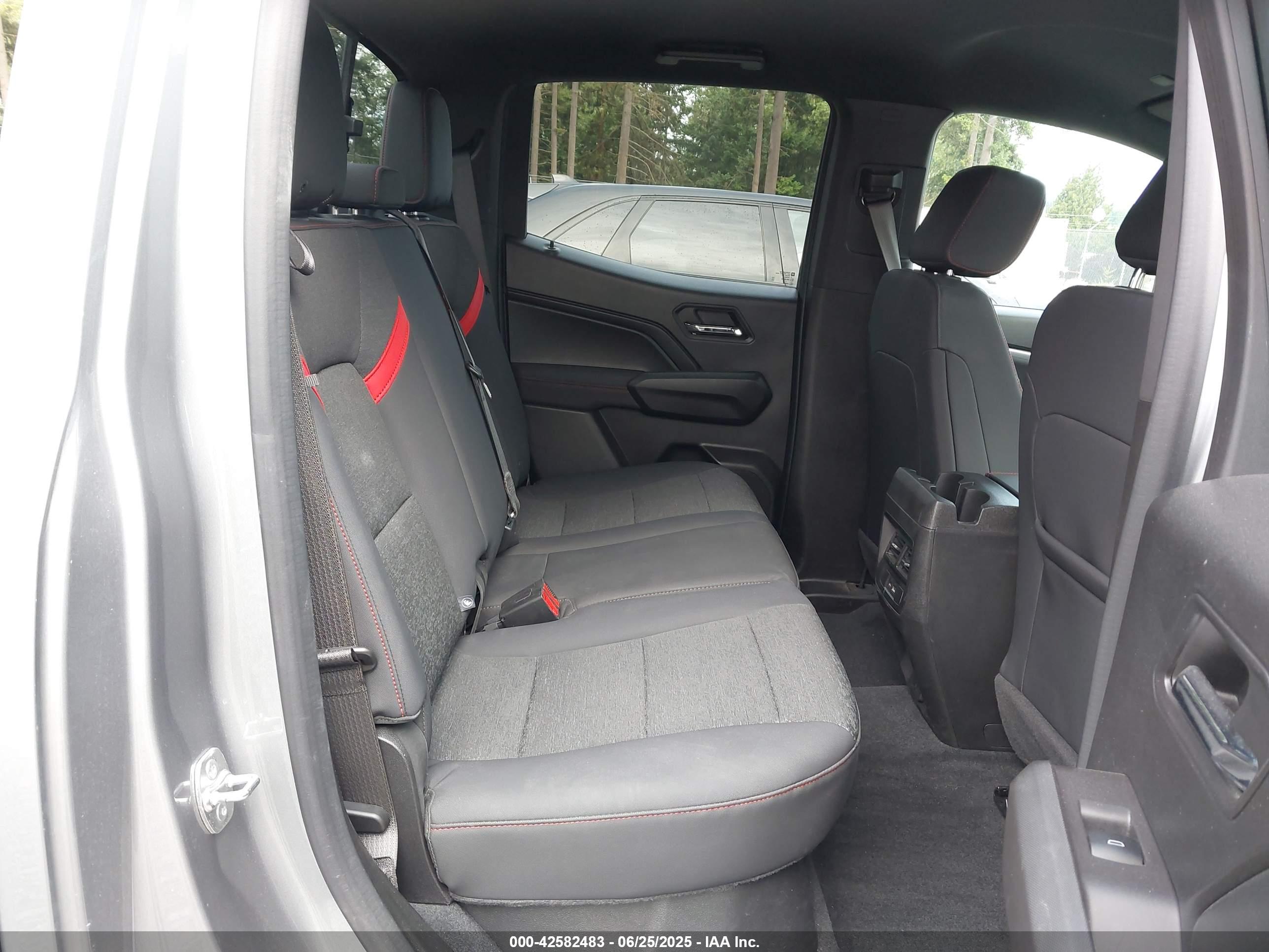 CHEVROLET COLORADO image 8