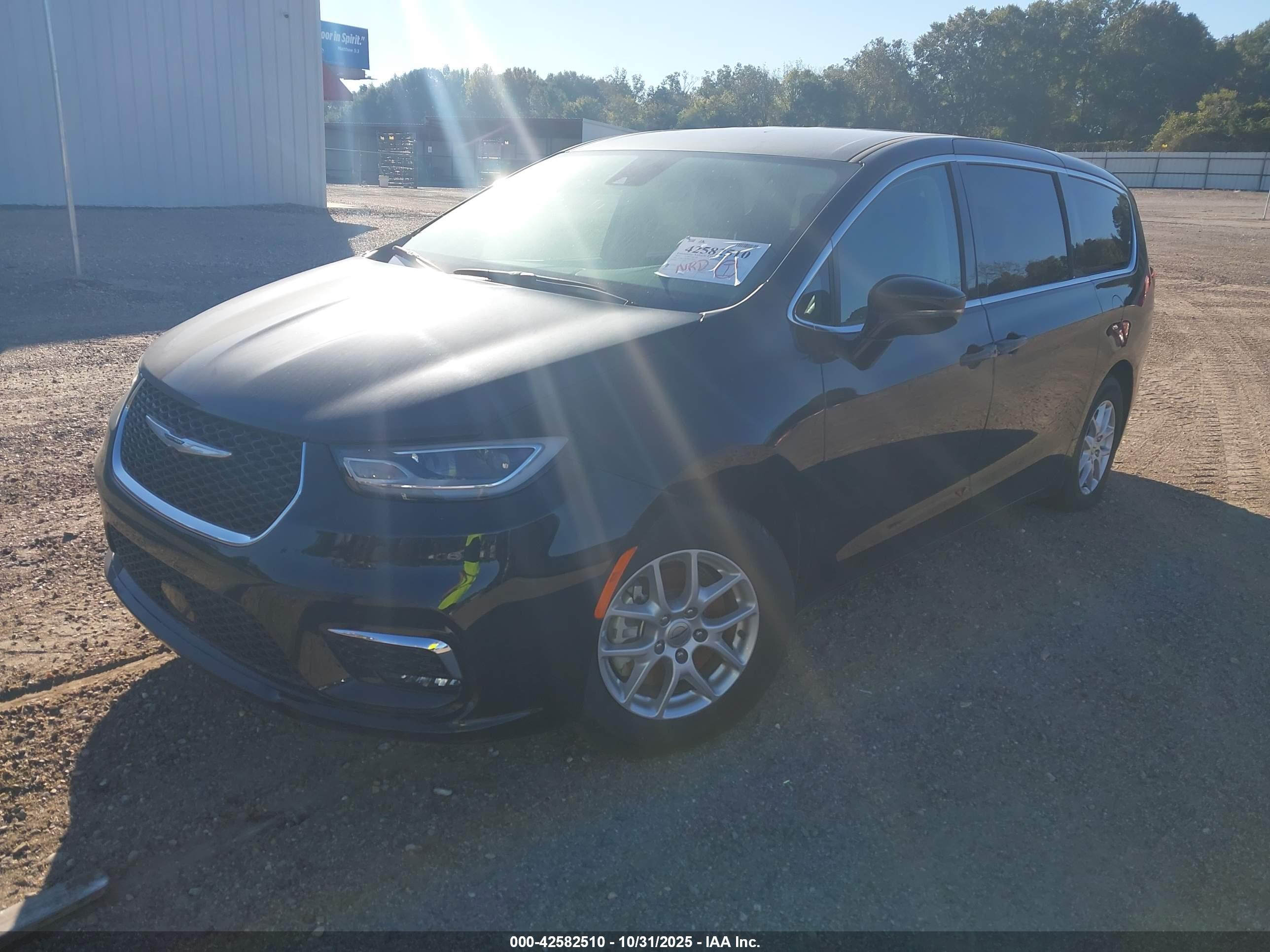 CHRYSLER PACIFICA image 2