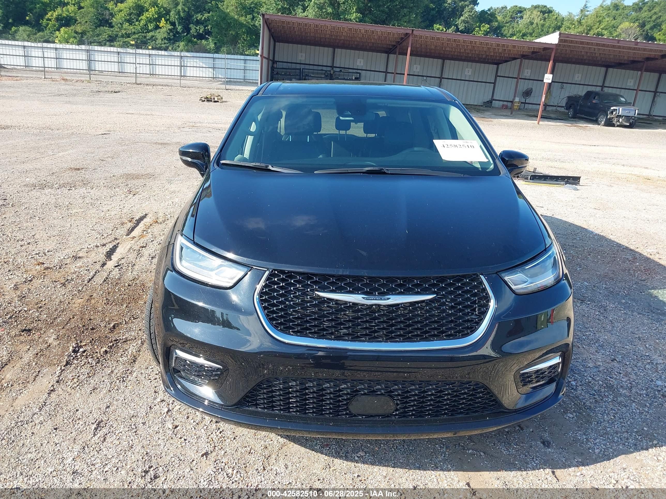 CHRYSLER PACIFICA image 6