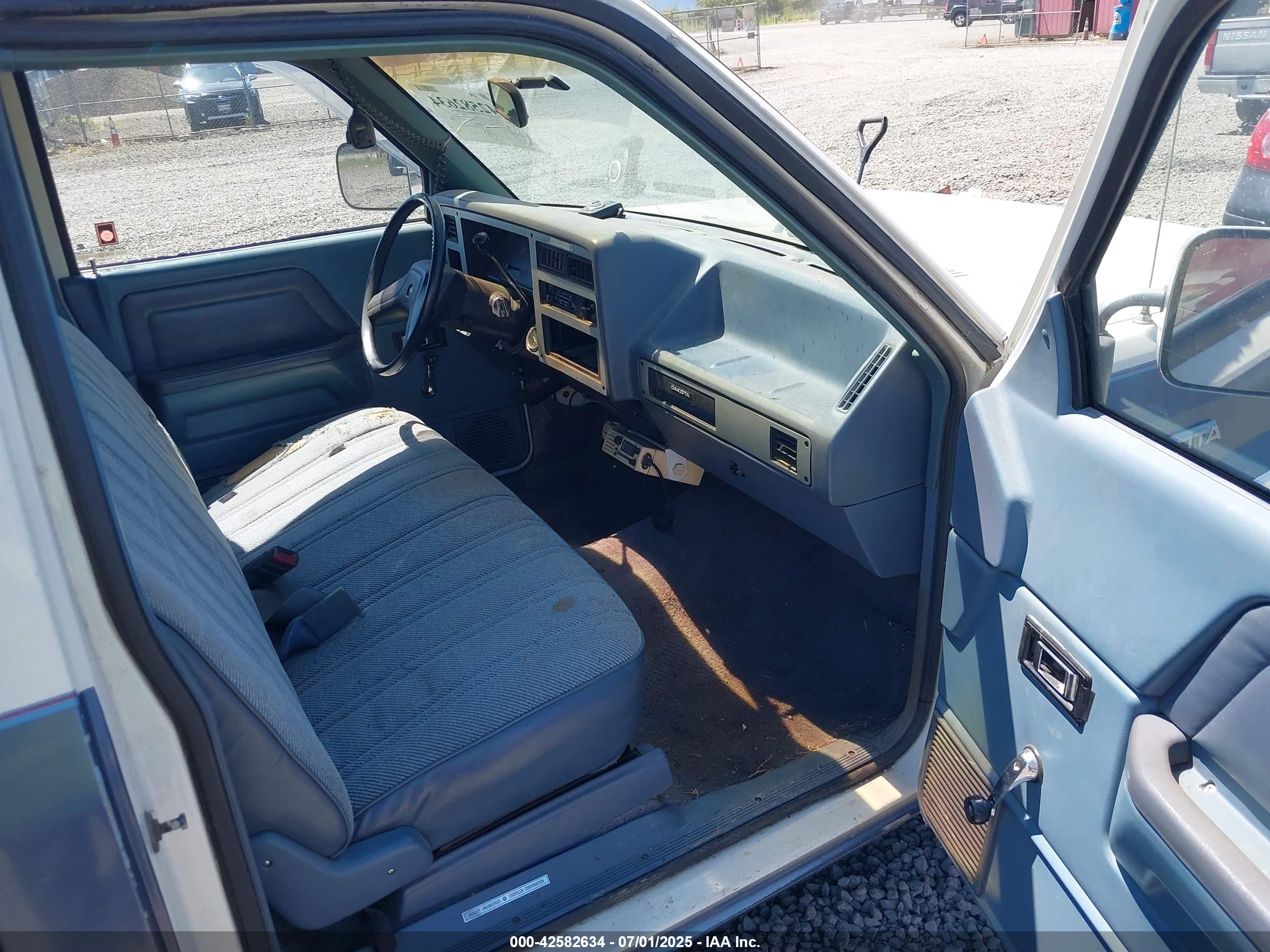 DODGE DAKOTA image 5