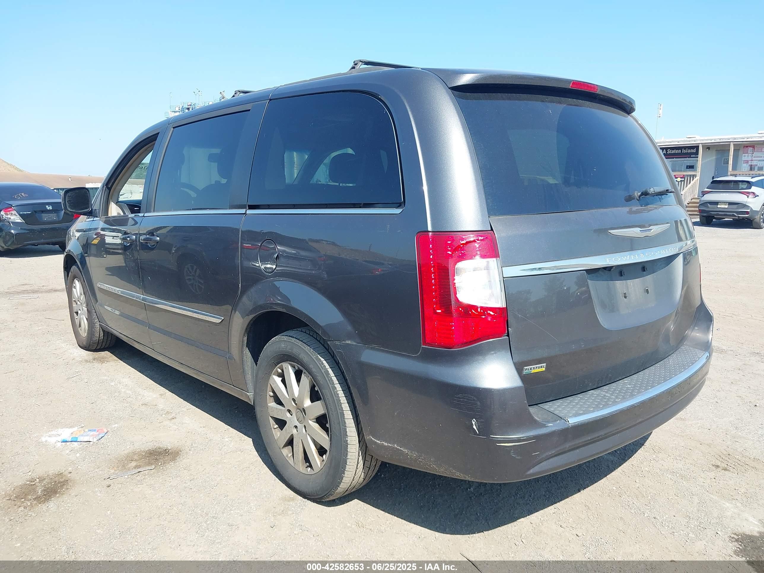CHRYSLER TOWN image 3