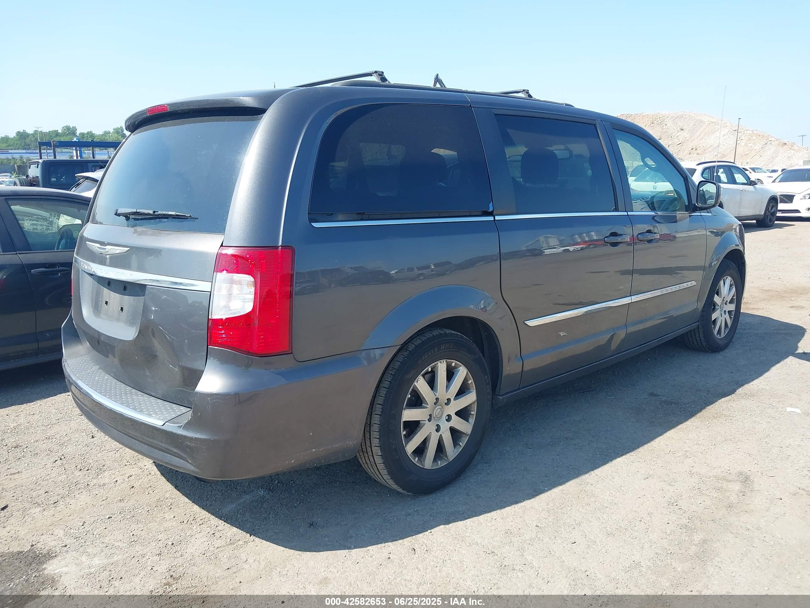 CHRYSLER TOWN image 4
