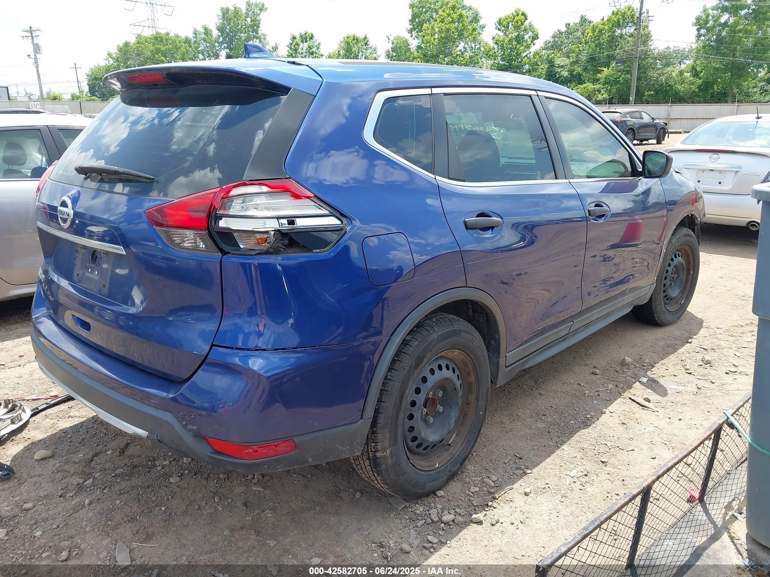 NISSAN ROGUE image 4