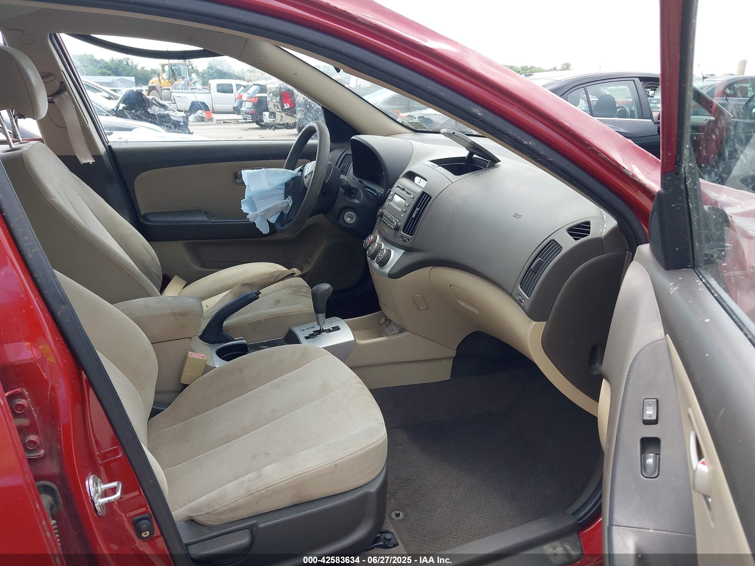 HYUNDAI ELANTRA image 5