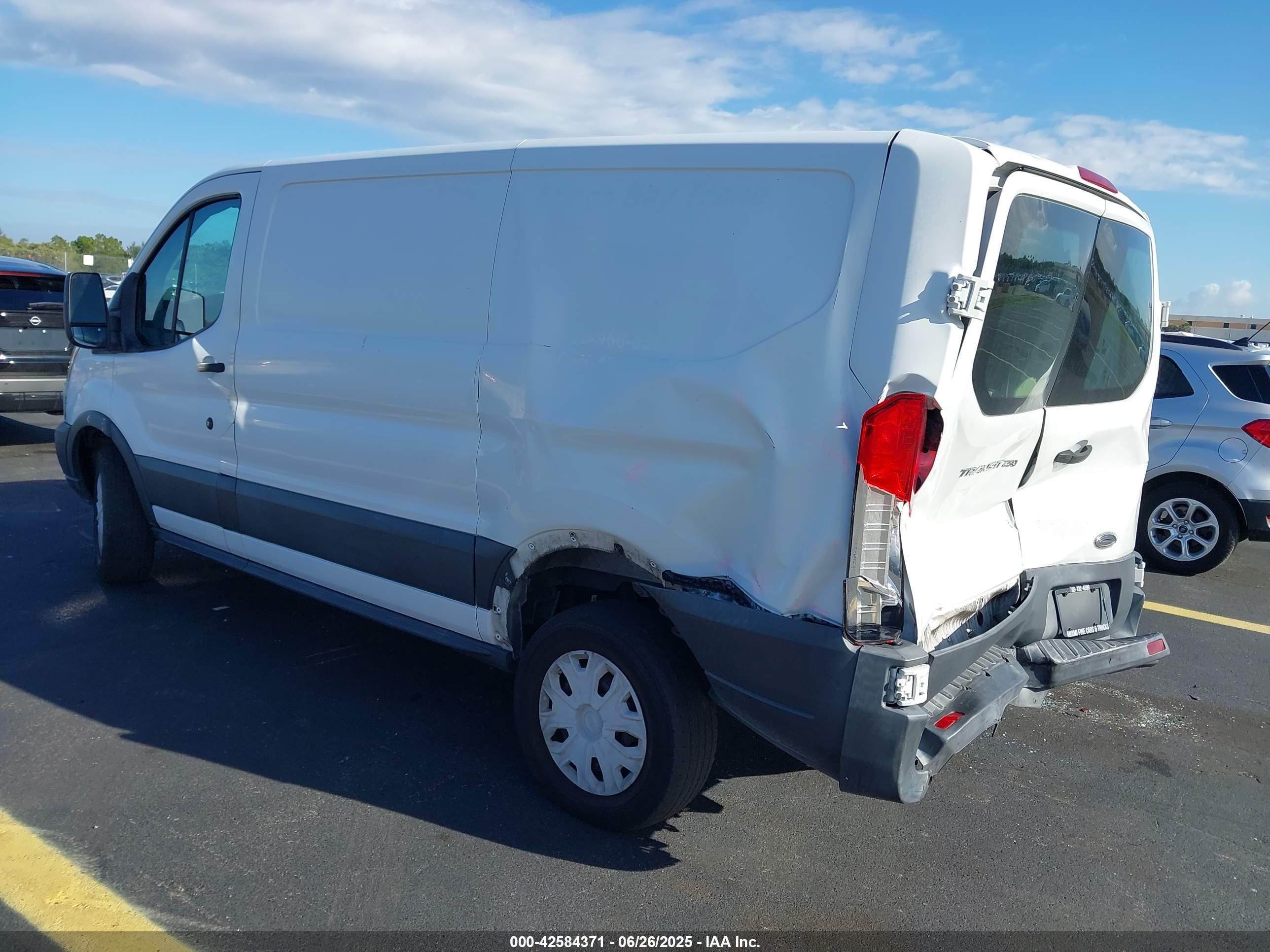 FORD TRANSIT-250 image 3
