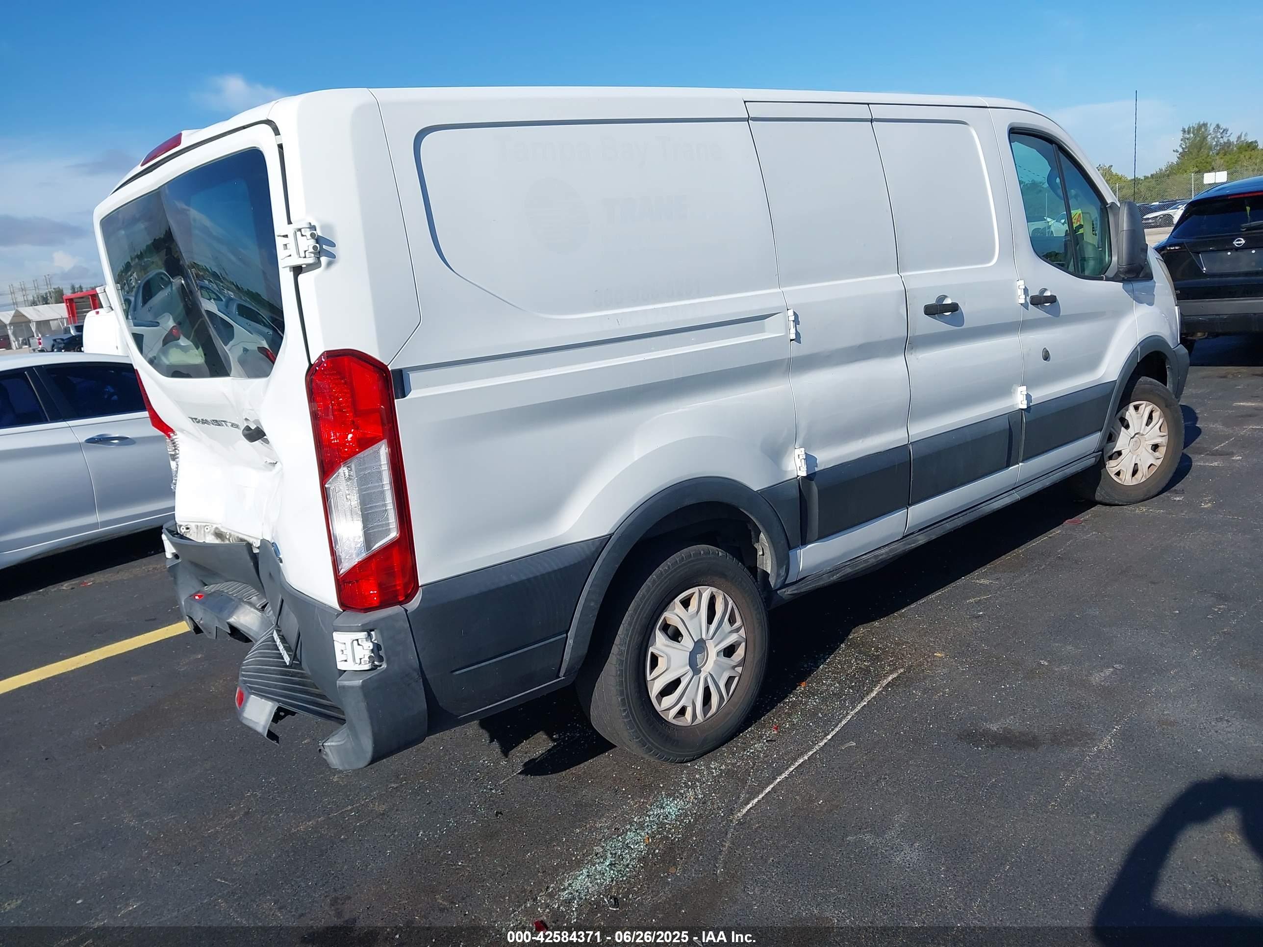FORD TRANSIT-250 image 4
