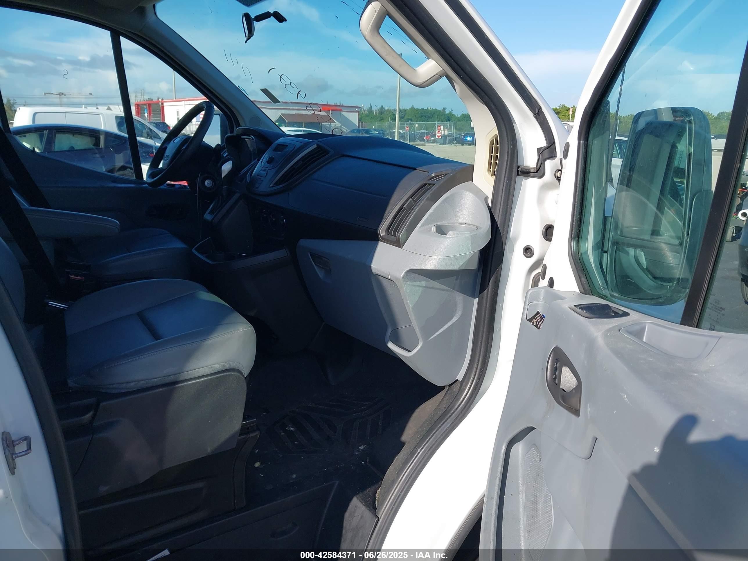 FORD TRANSIT-250 image 5