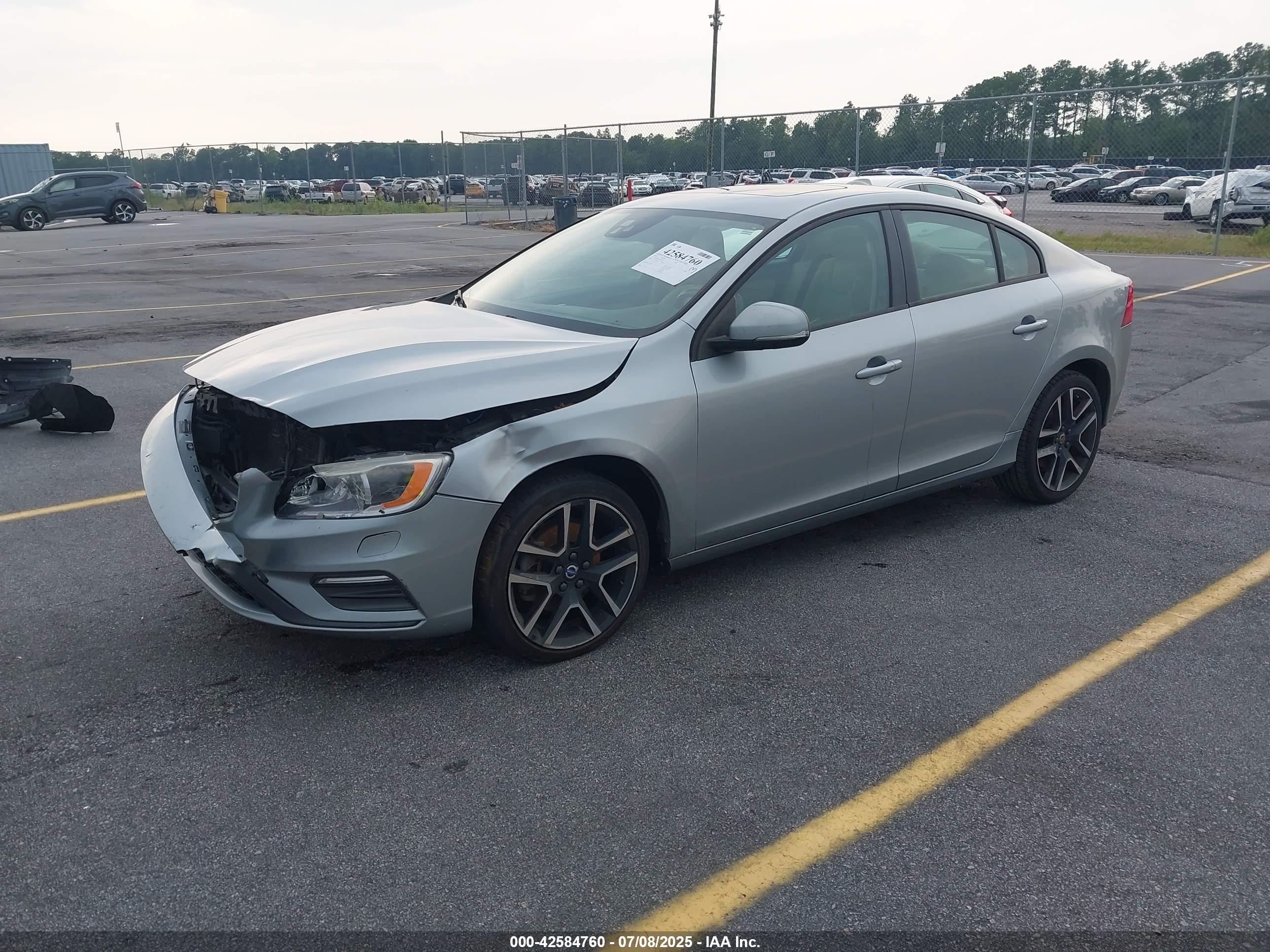 VOLVO S60 image 2