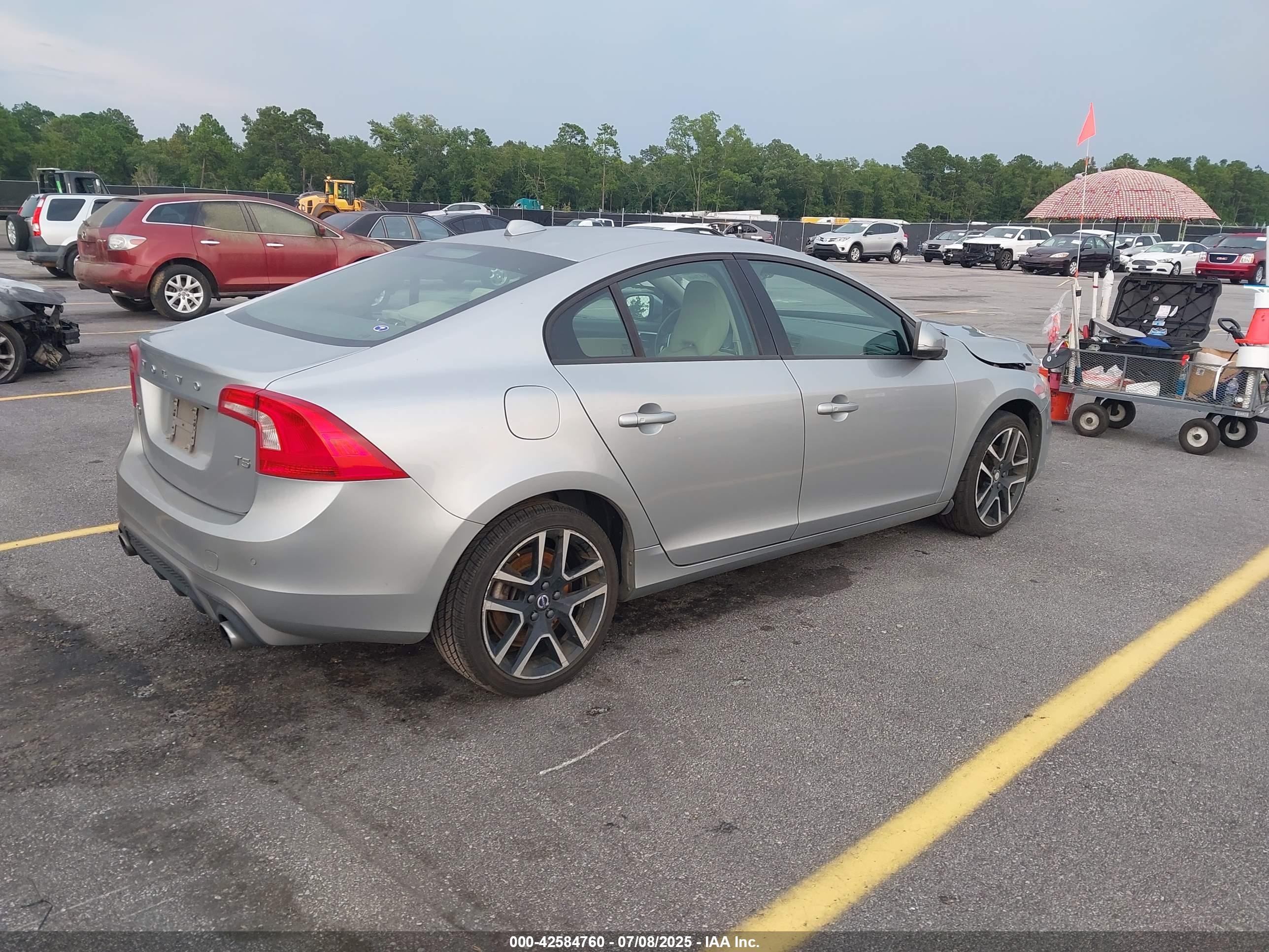 VOLVO S60 image 4