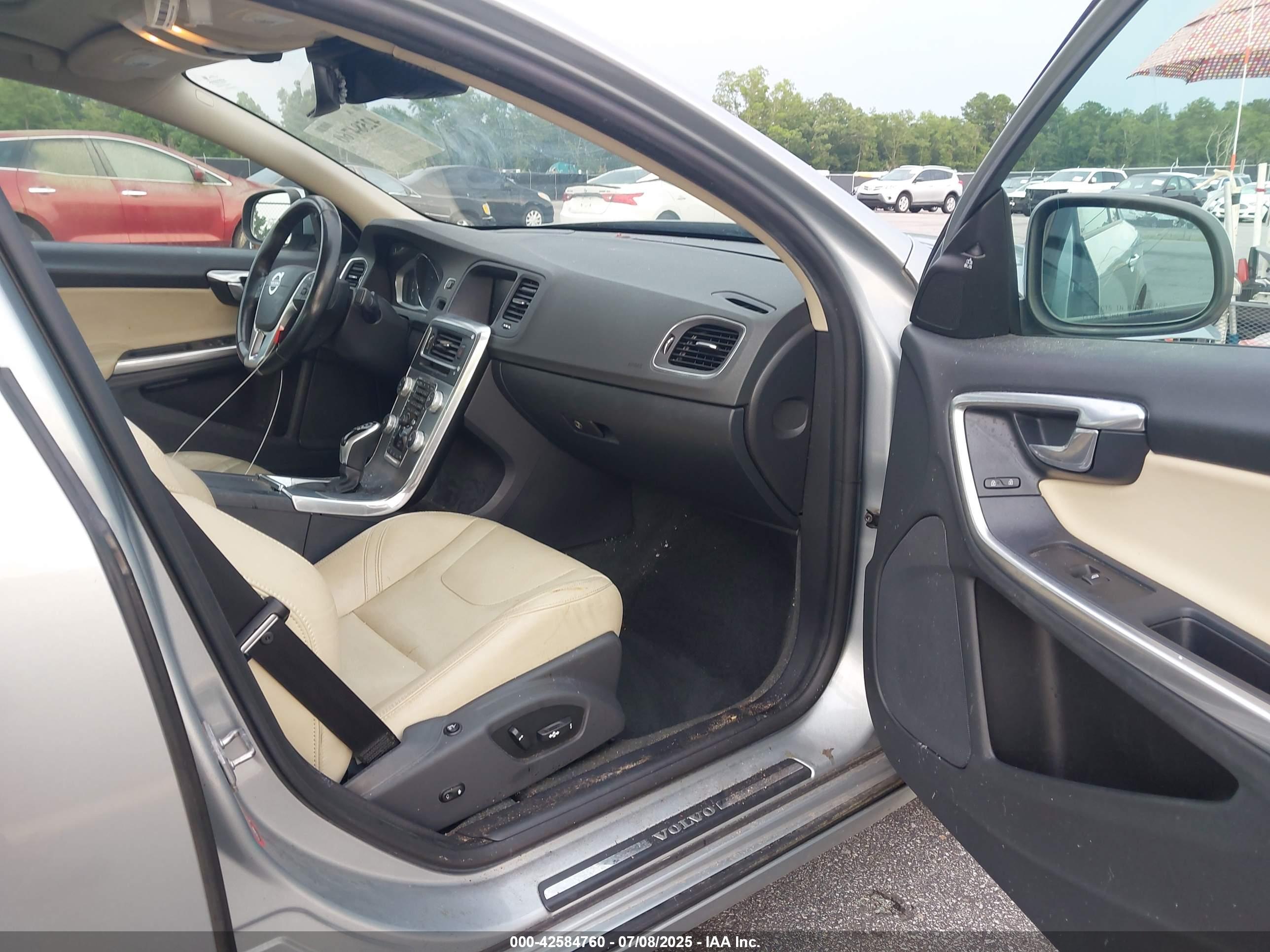 VOLVO S60 image 5