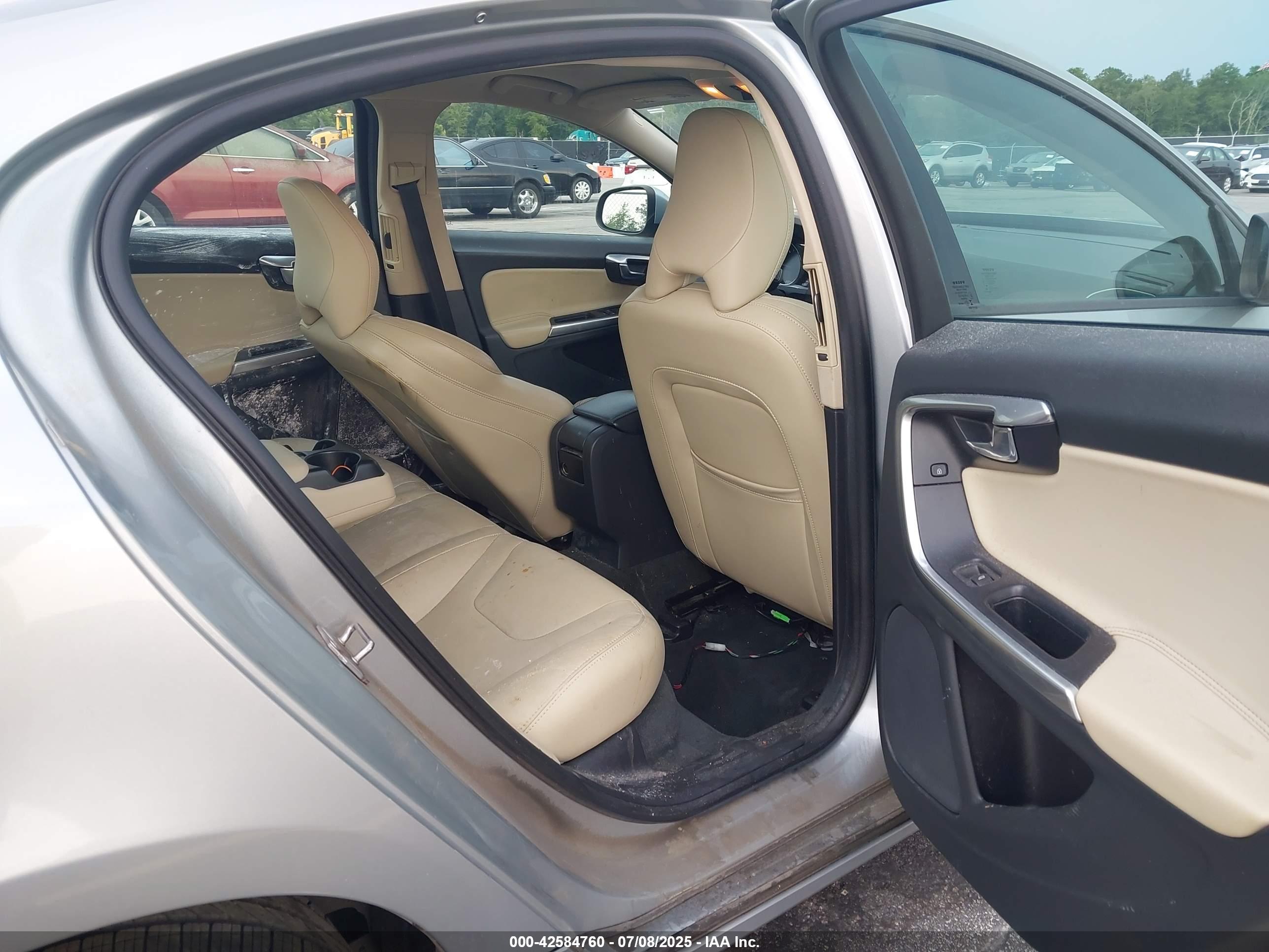 VOLVO S60 image 8