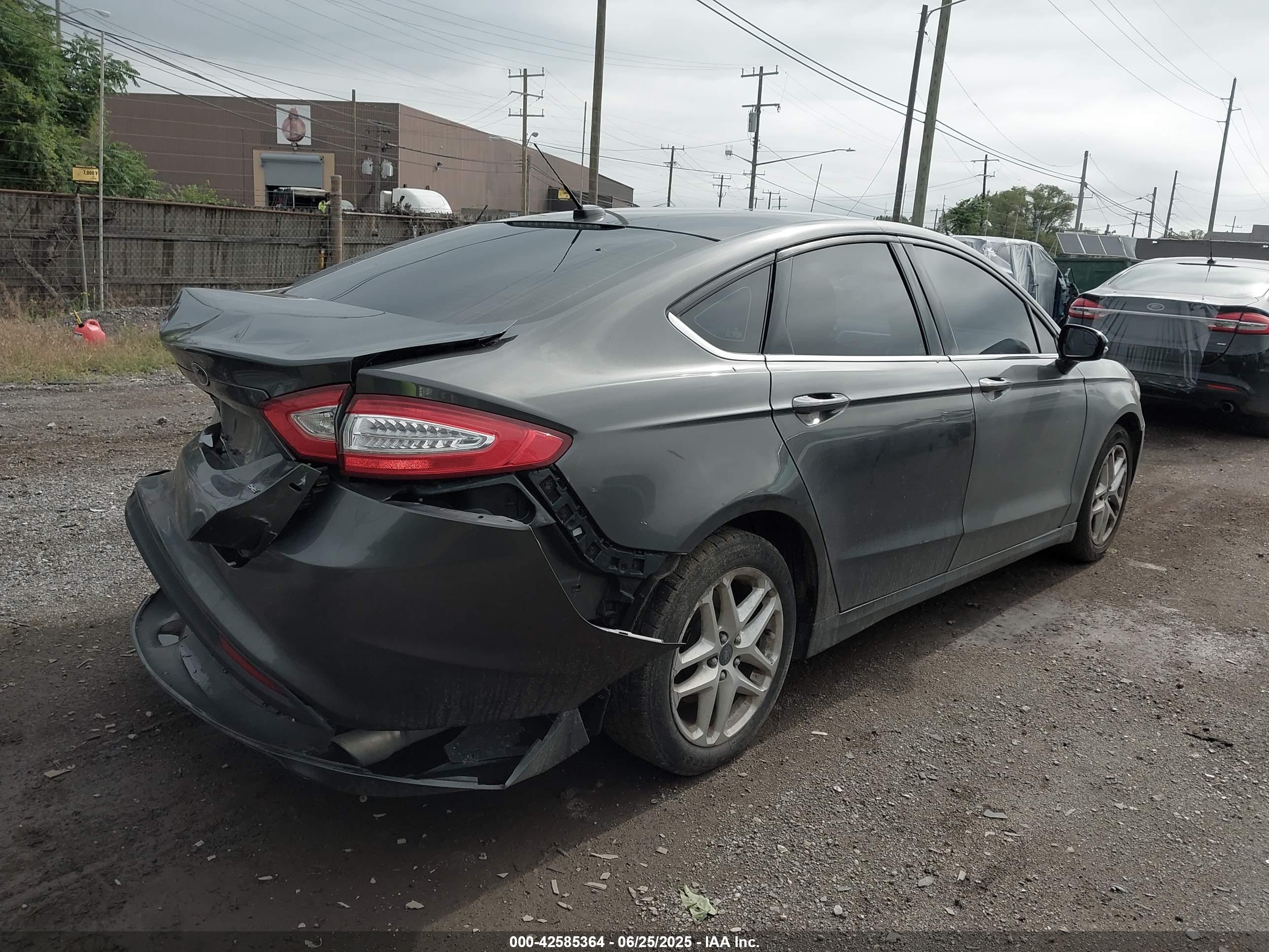 FORD FUSION image 4